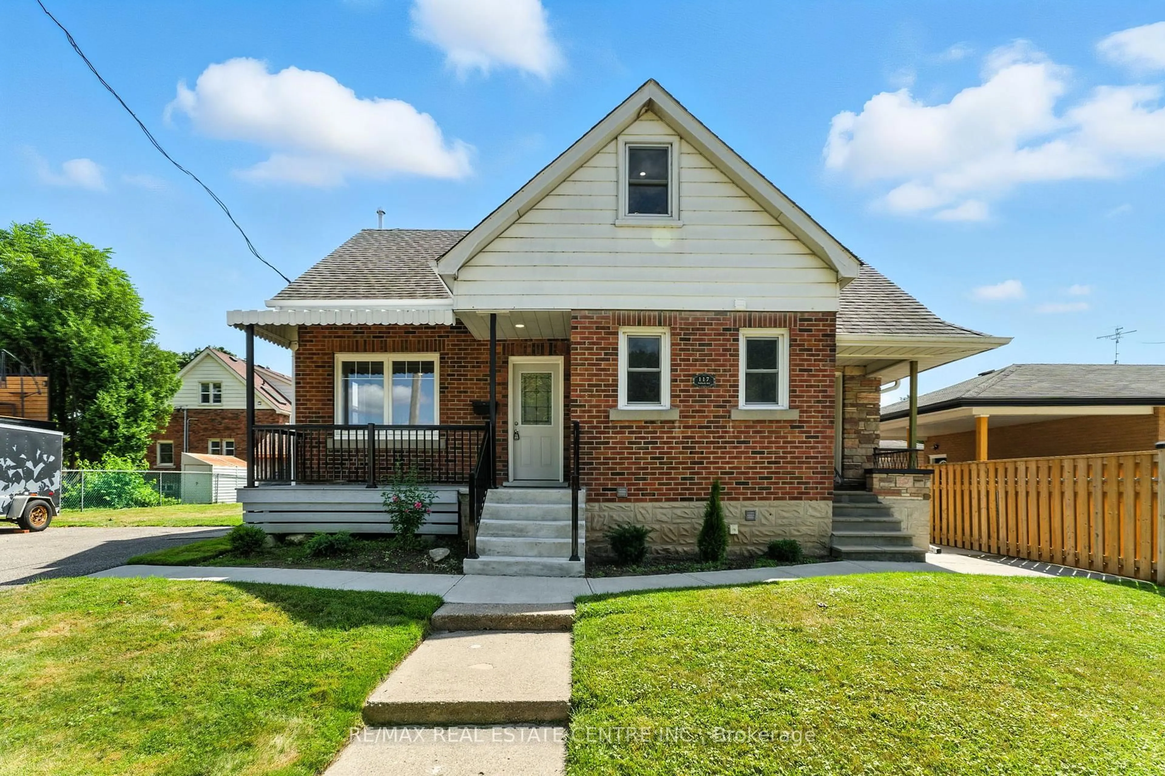 Home with brick exterior material, street for 117 Pollock Ave, Cambridge Ontario N1R 2C1