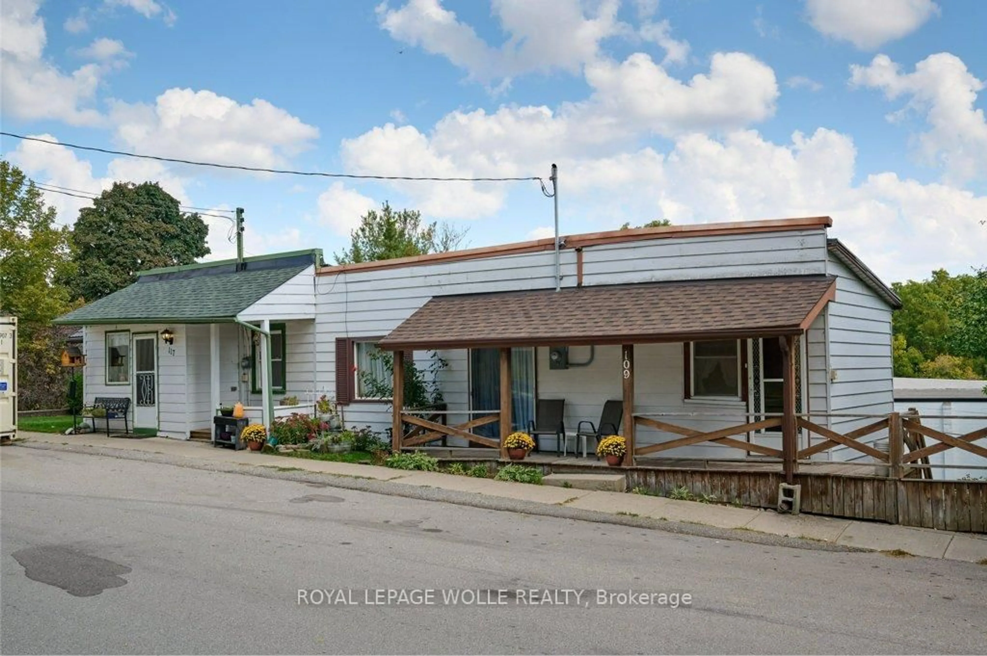A pic from outside/outdoor area/front of a property/back of a property/a pic from drone, building for 109 Front St, Wilmot Ontario N0B 2E0