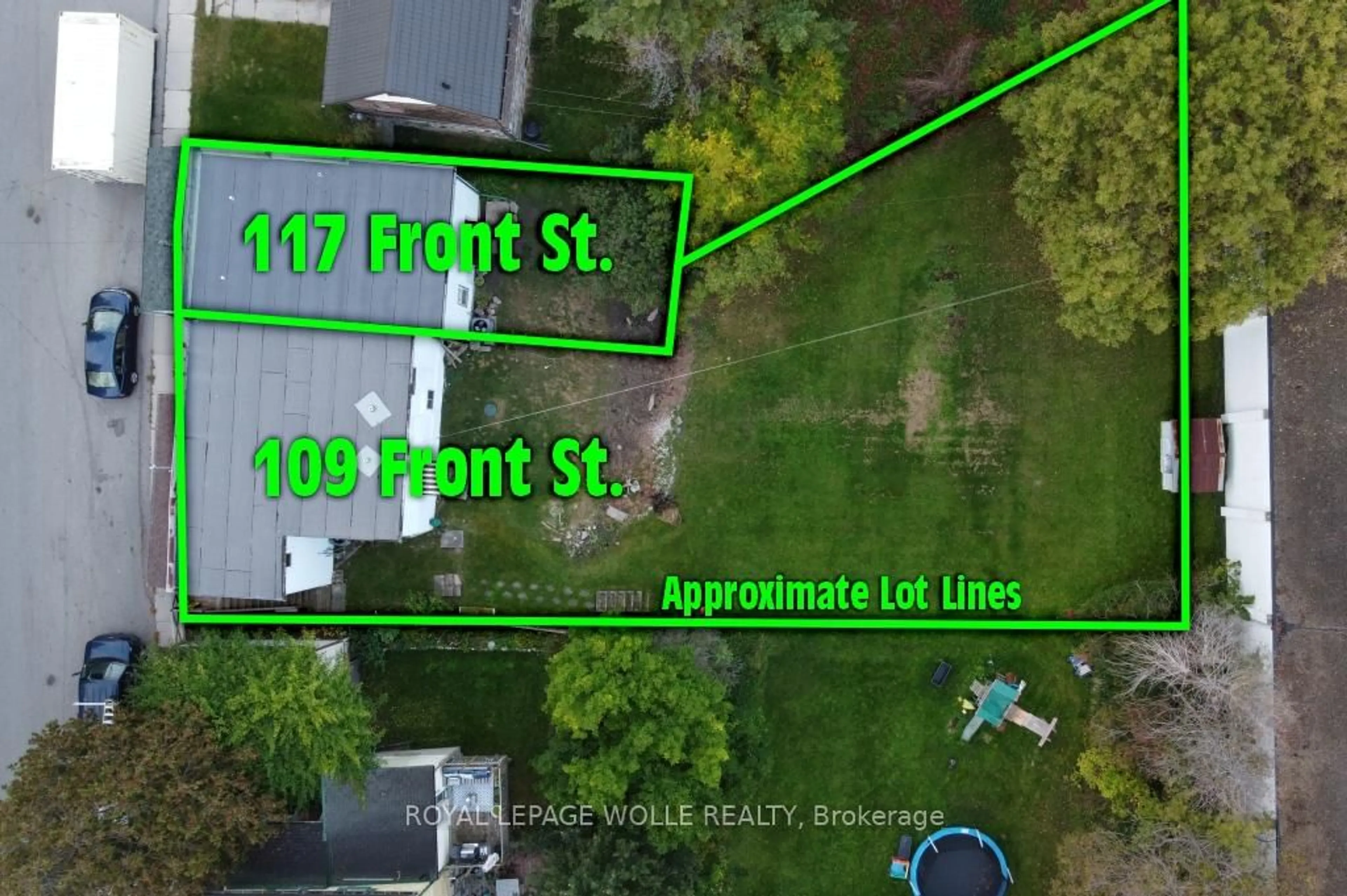 A pic from outside/outdoor area/front of a property/back of a property/a pic from drone, street for 109 Front St, Wilmot Ontario N0B 2E0