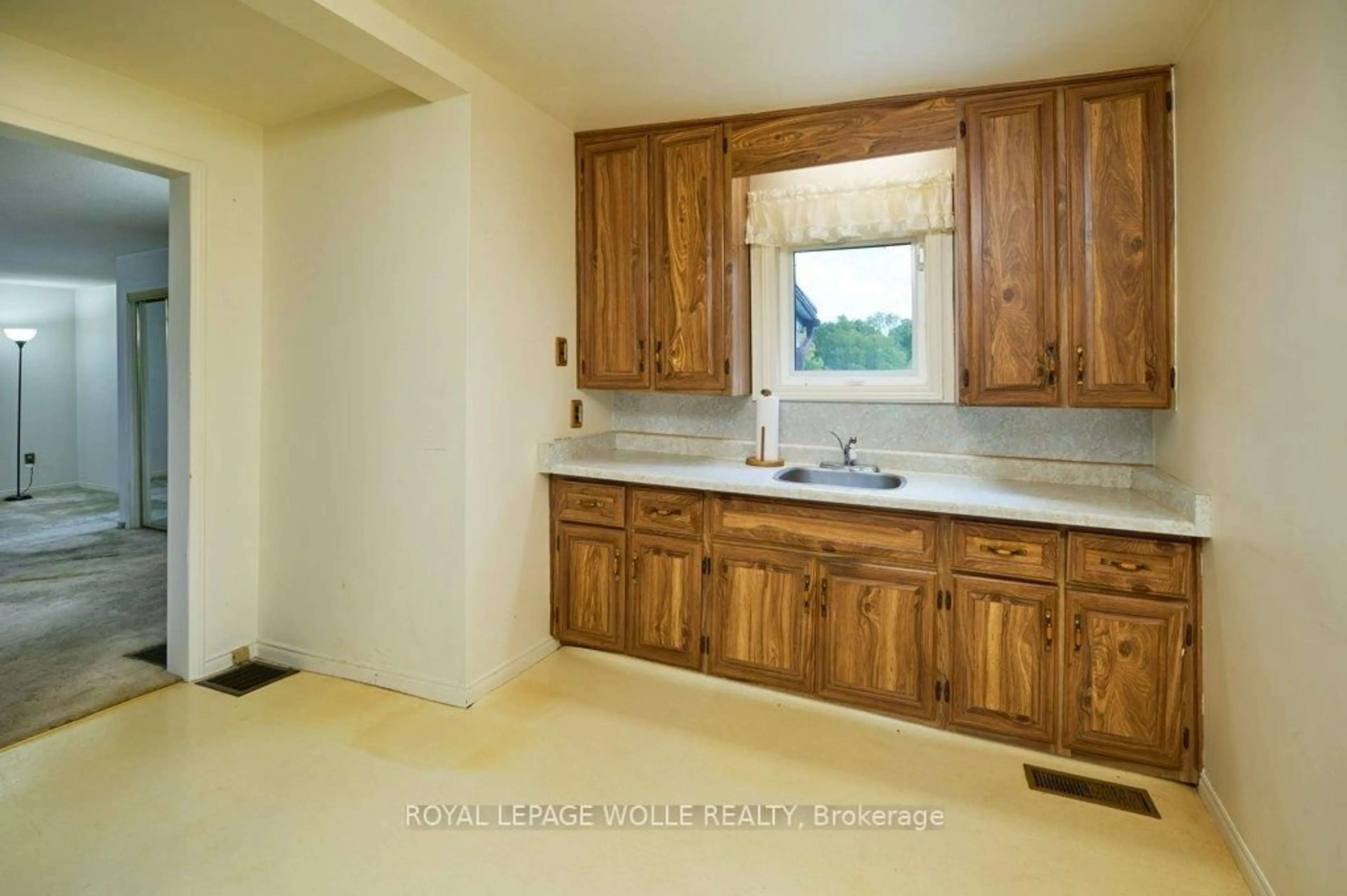 Standard kitchen, ceramic/tile floor for 109 Front St, Wilmot Ontario N0B 2E0