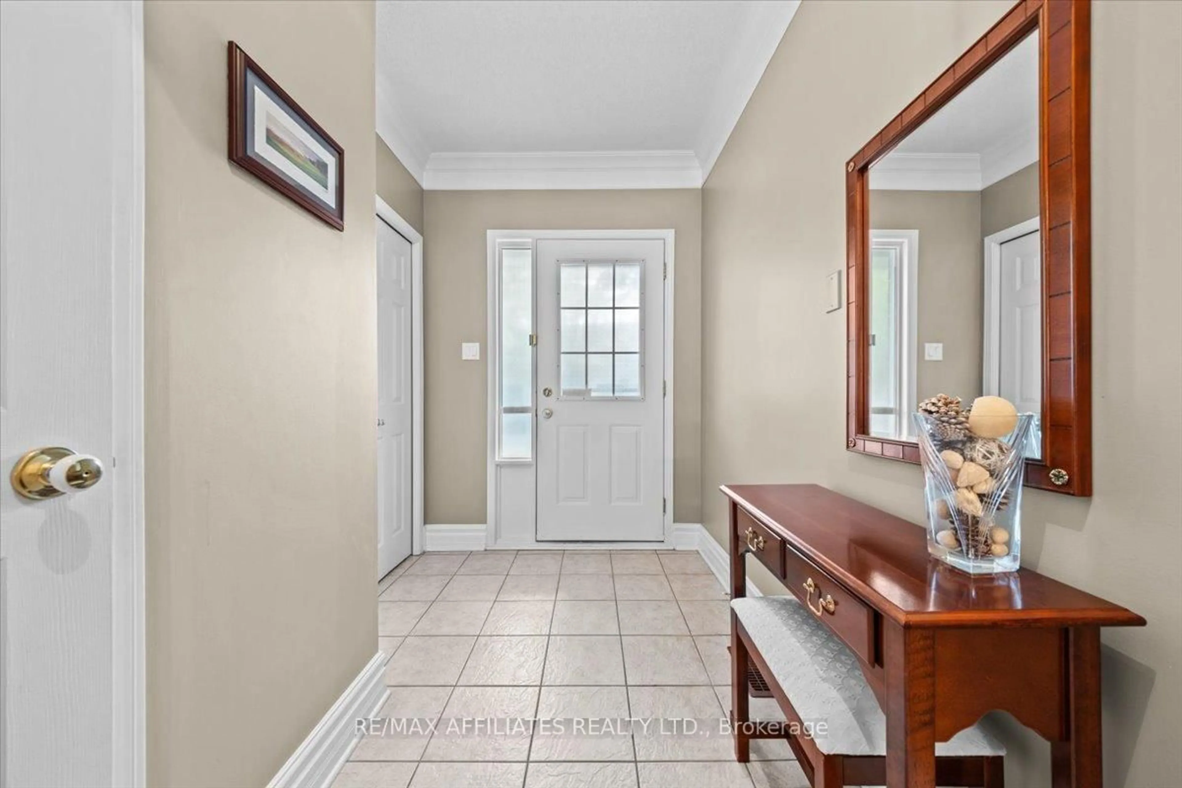 Indoor entryway for 1639 Trenholm Lane, Ottawa Ontario K4A 4B4