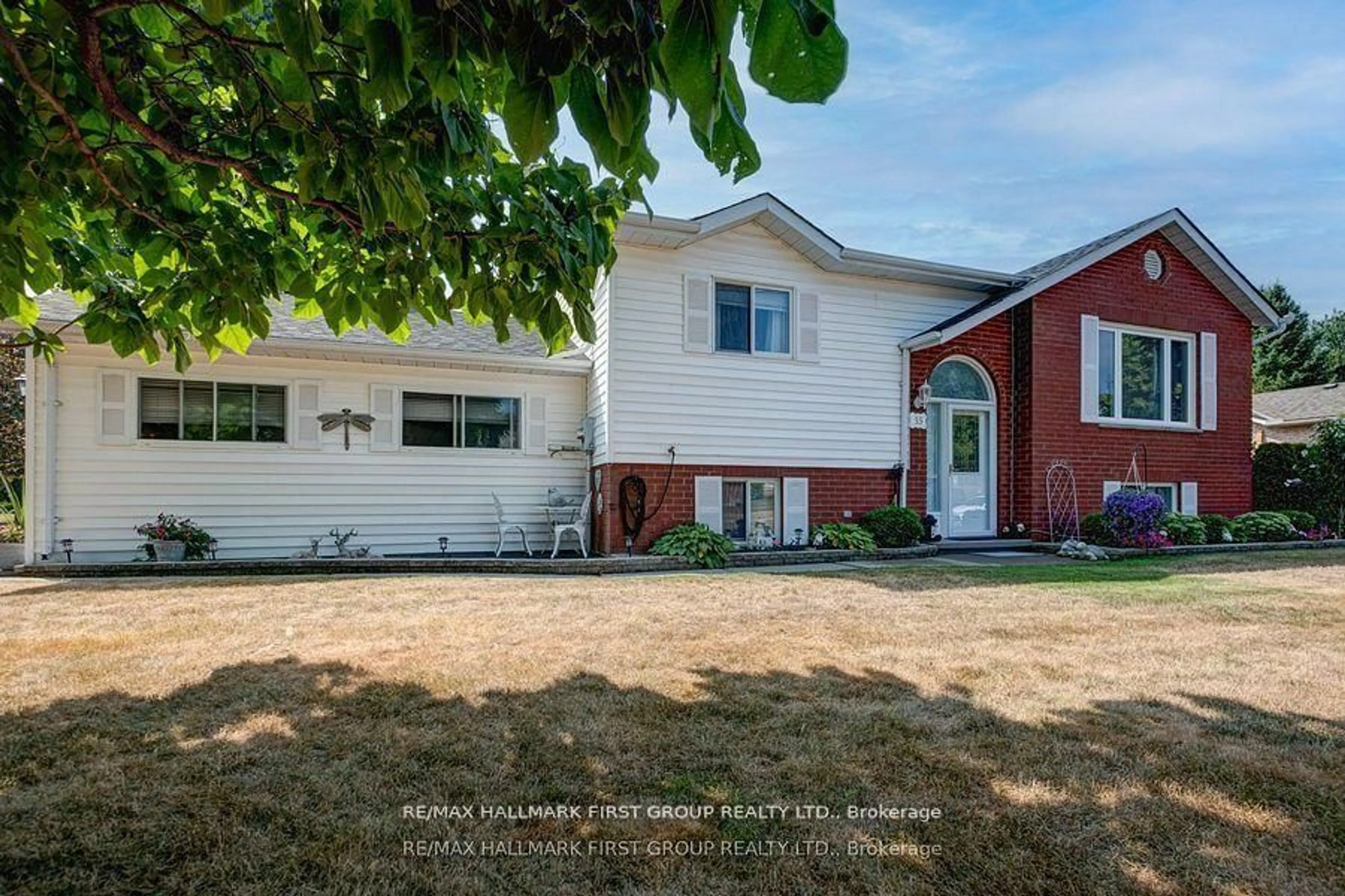 Home with vinyl exterior material, street for 15 Catherine Cres, Brighton Ontario K0K 1H0