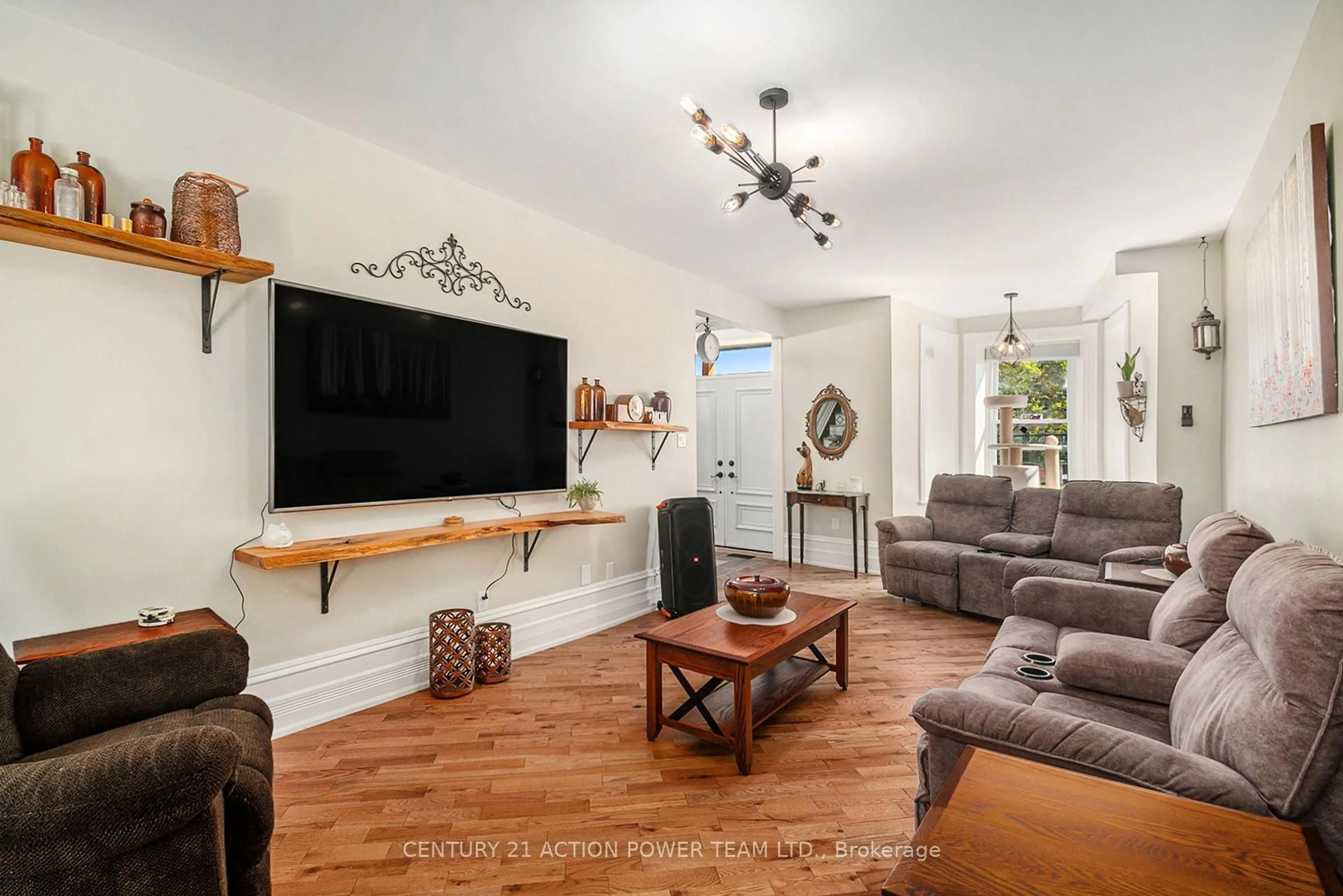 Living room with furniture, unknown for 1674 Landry St, Clarence-Rockland Ontario K0A 1N0