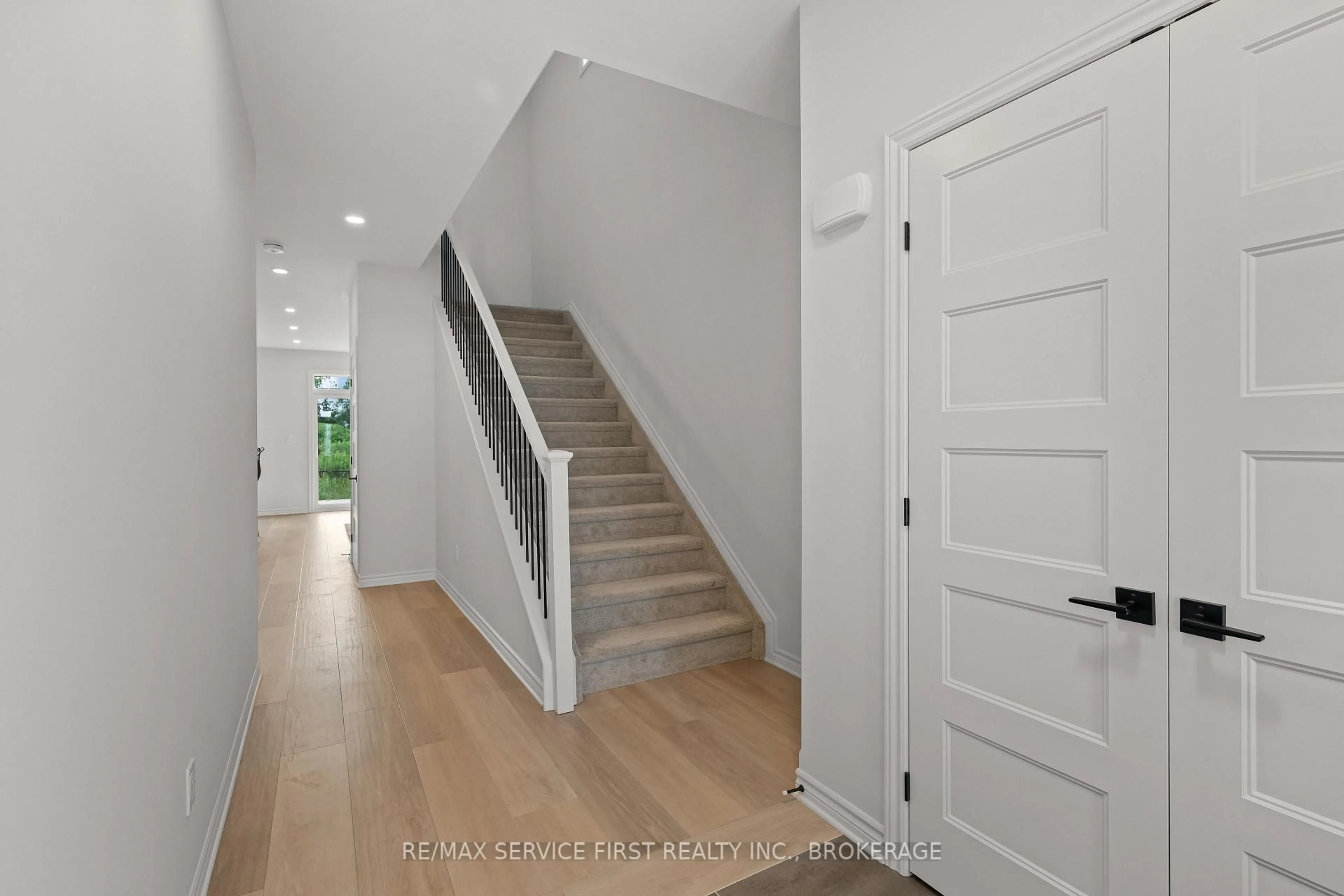 Indoor entryway for 1318 Ottawa St, Kingston Ontario K7P 0T6