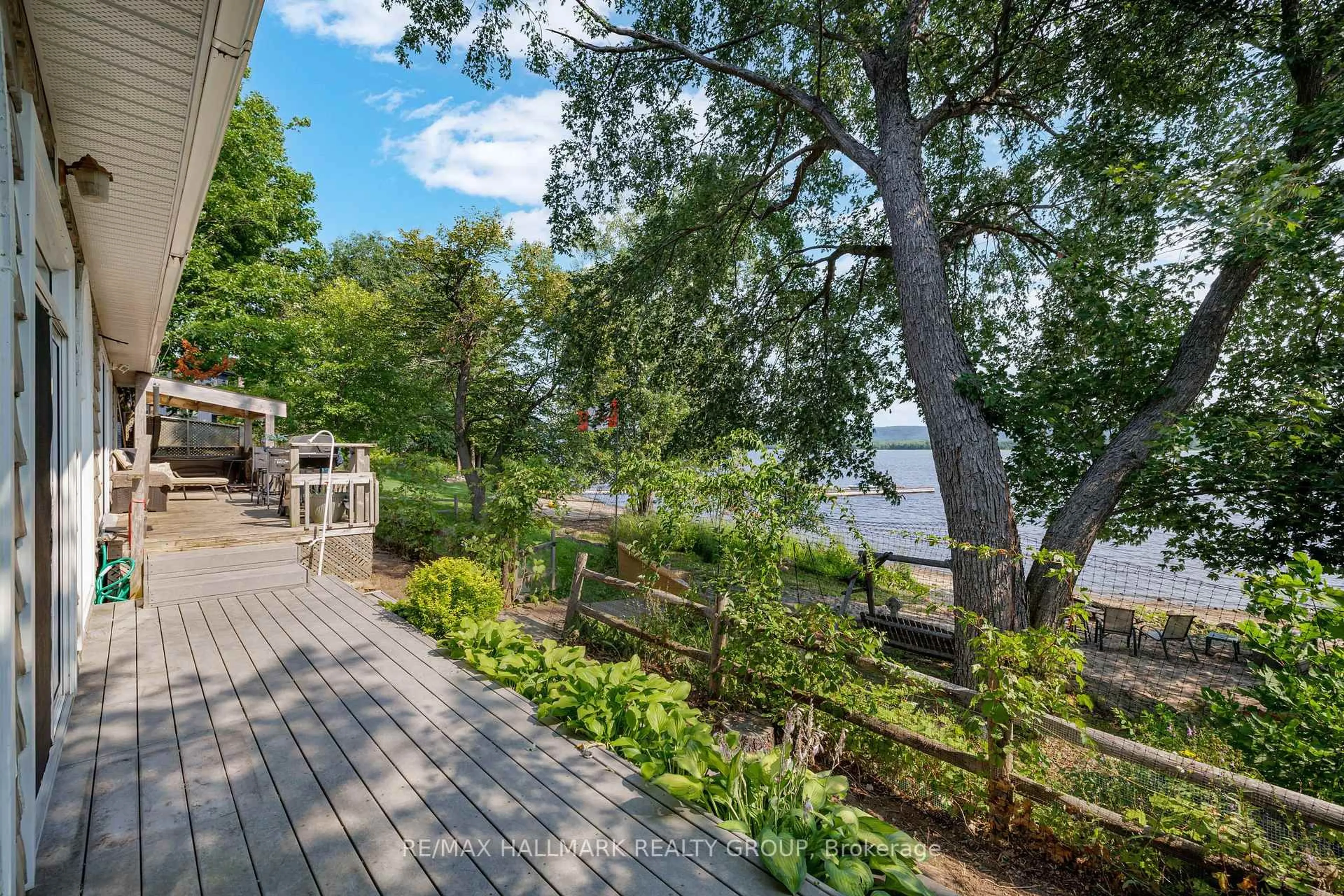 Patio, water/lake/river/ocean view for 2860 Barlow Cres, Ottawa Ontario K0A 1T0