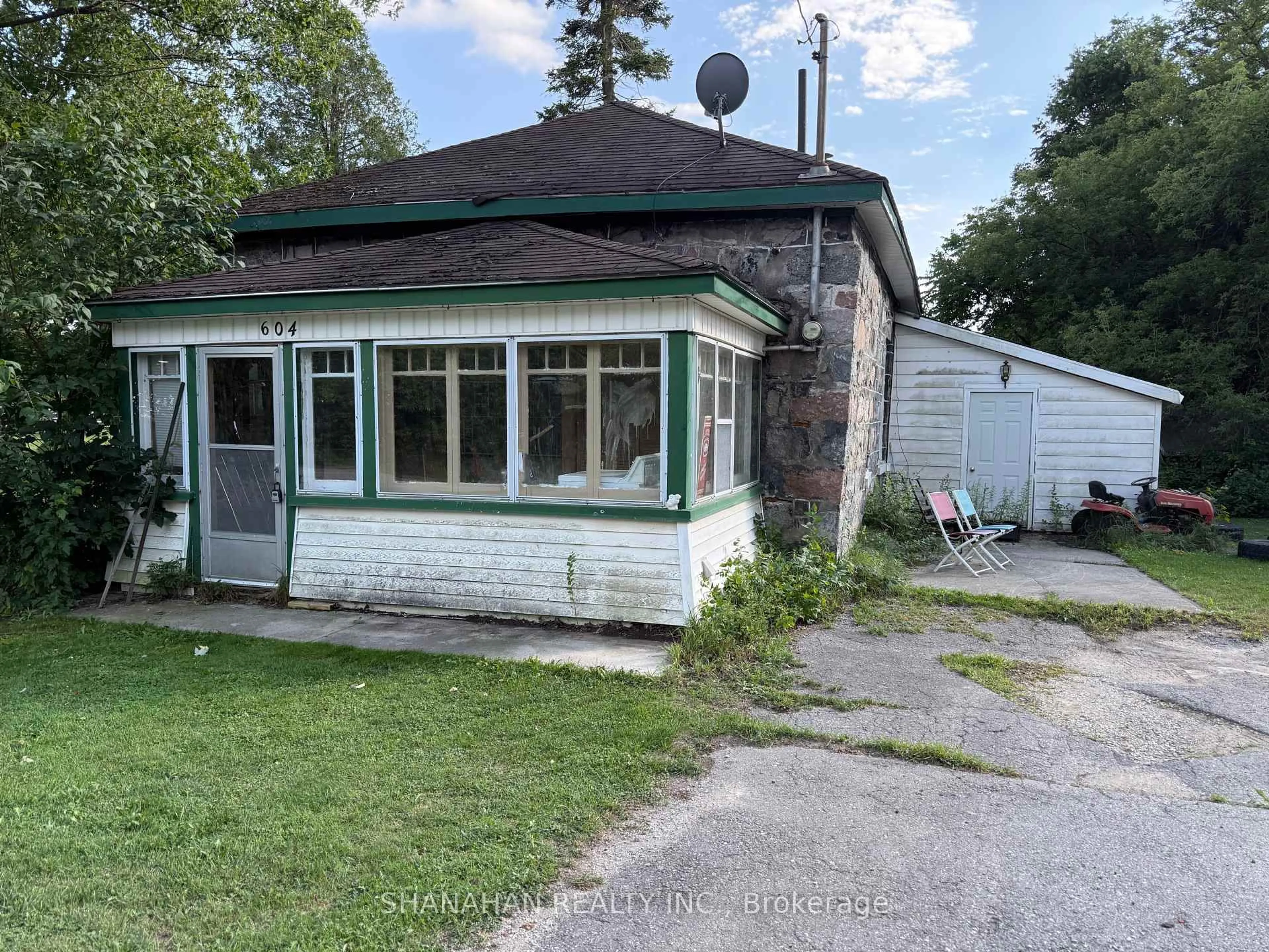 A pic from outside/outdoor area/front of a property/back of a property/a pic from drone, unknown for 604 Gough St, Huron-Kinloss Ontario N0G 2H0