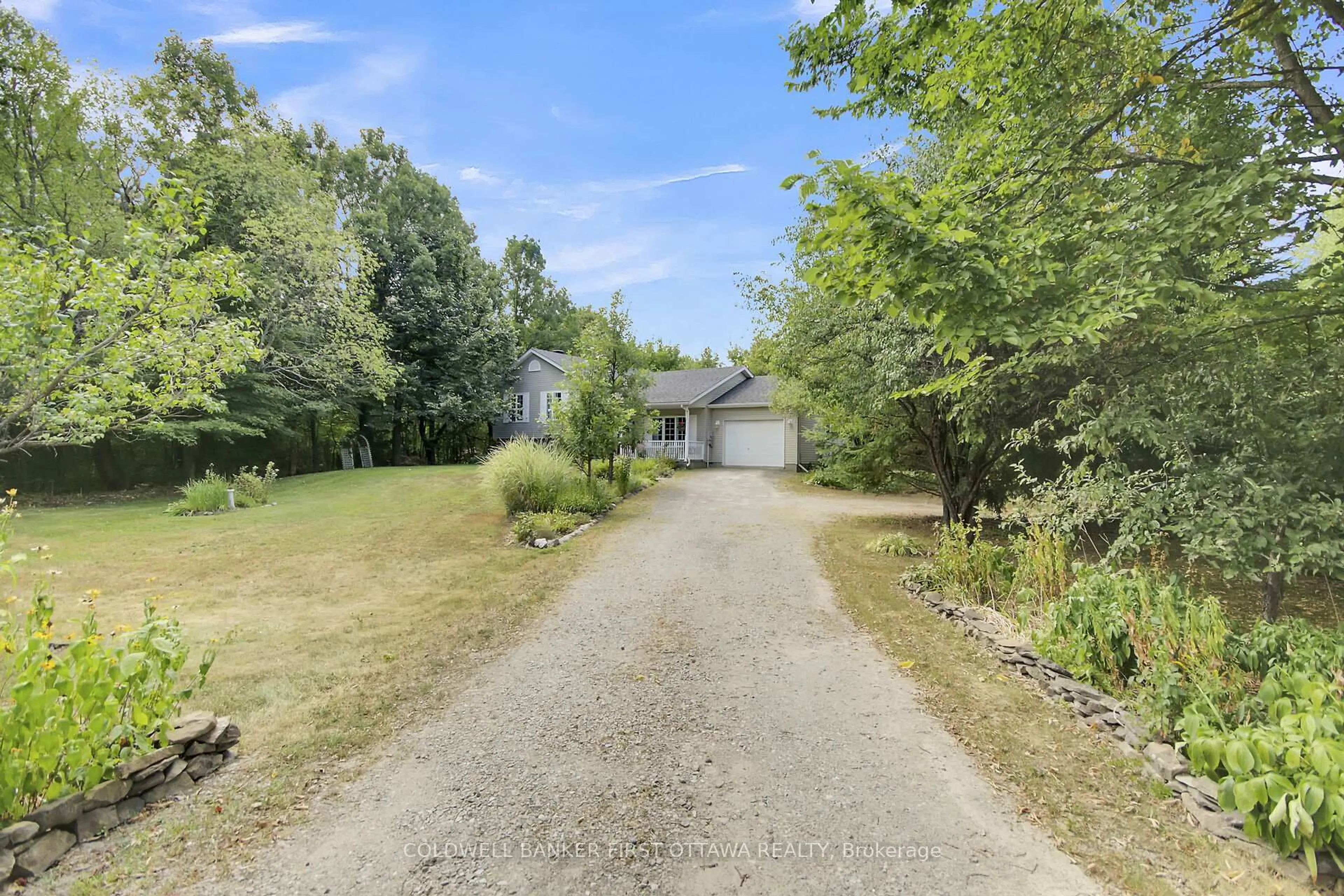 A pic from outside/outdoor area/front of a property/back of a property/a pic from drone, street for 230 Pine Ridge Dr, Carleton Place Ontario K7C 3P2