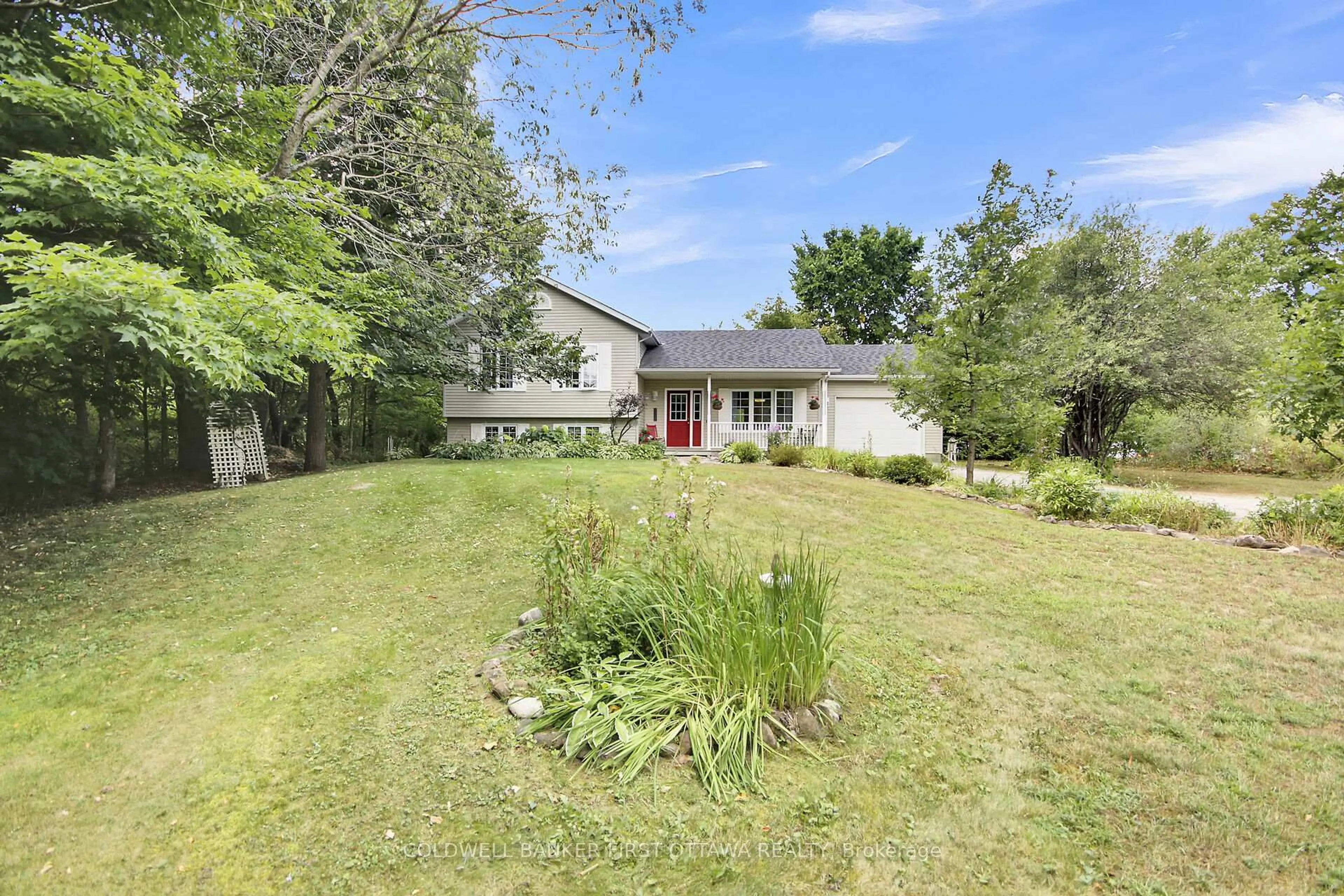 A pic from outside/outdoor area/front of a property/back of a property/a pic from drone, unknown for 230 Pine Ridge Dr, Carleton Place Ontario K7C 3P2