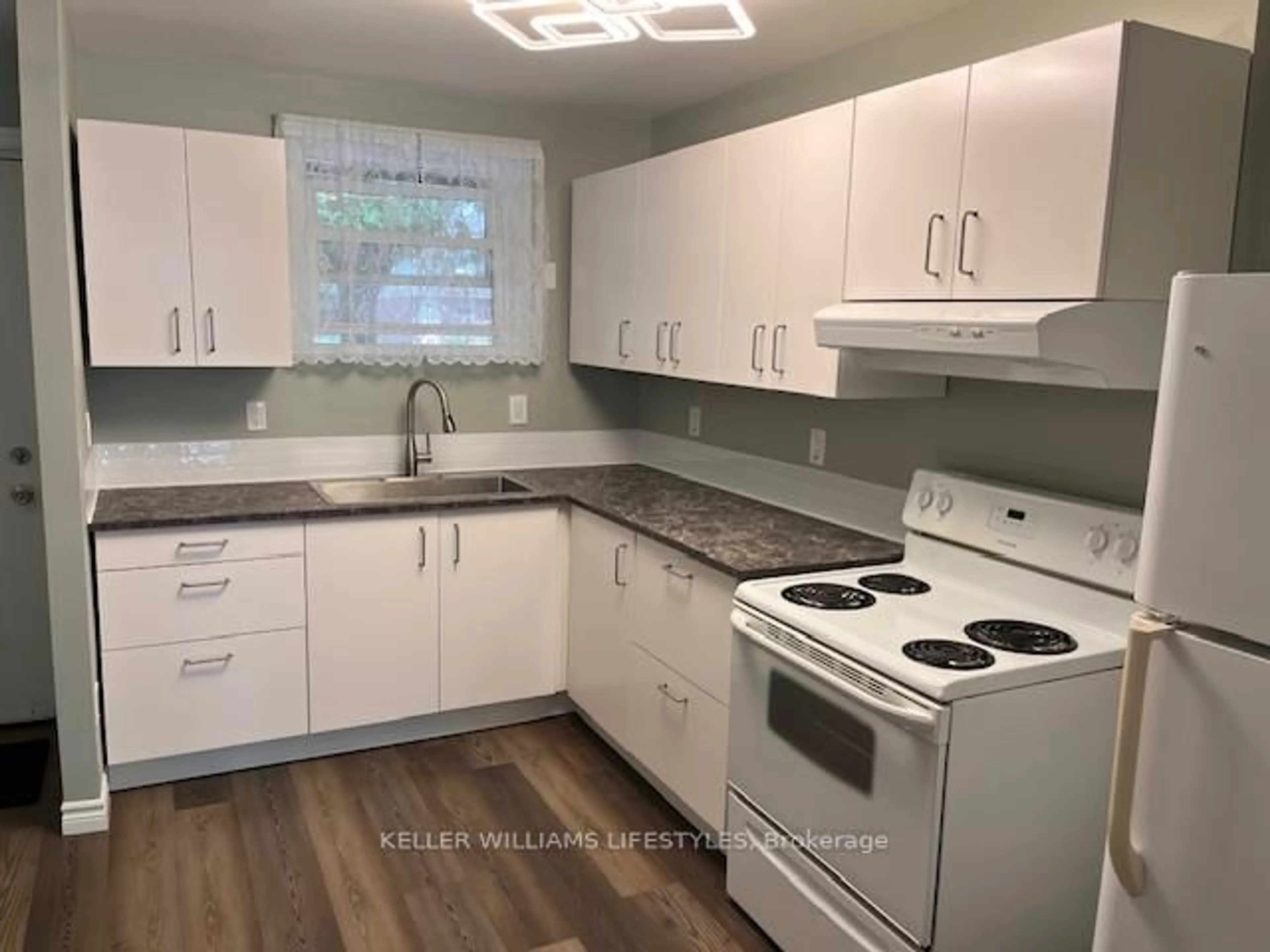 Standard kitchen, unknown for 1919 Trafalgar St #13, London East Ontario N5V 1A1