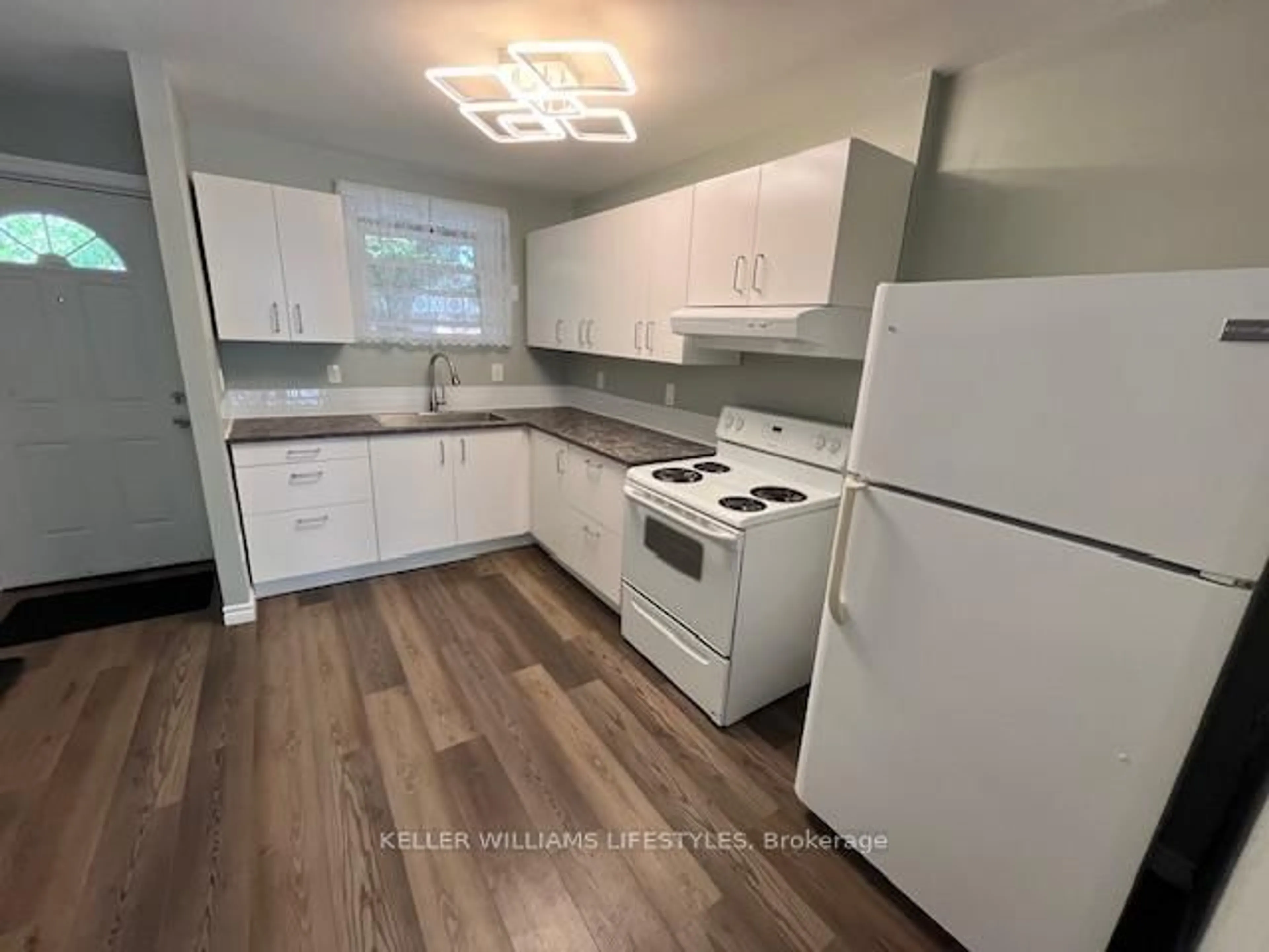 Standard kitchen, unknown for 1919 Trafalgar St #13, London East Ontario N5V 1A1