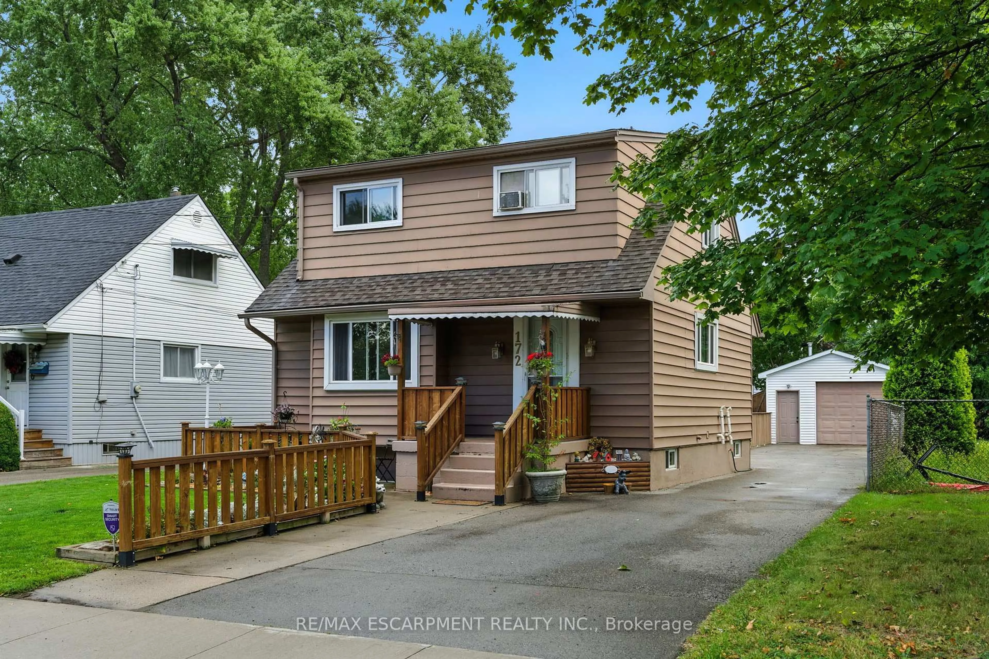 Home with vinyl exterior material, street for 172 Adair Ave, Hamilton Ontario L8H 6A9