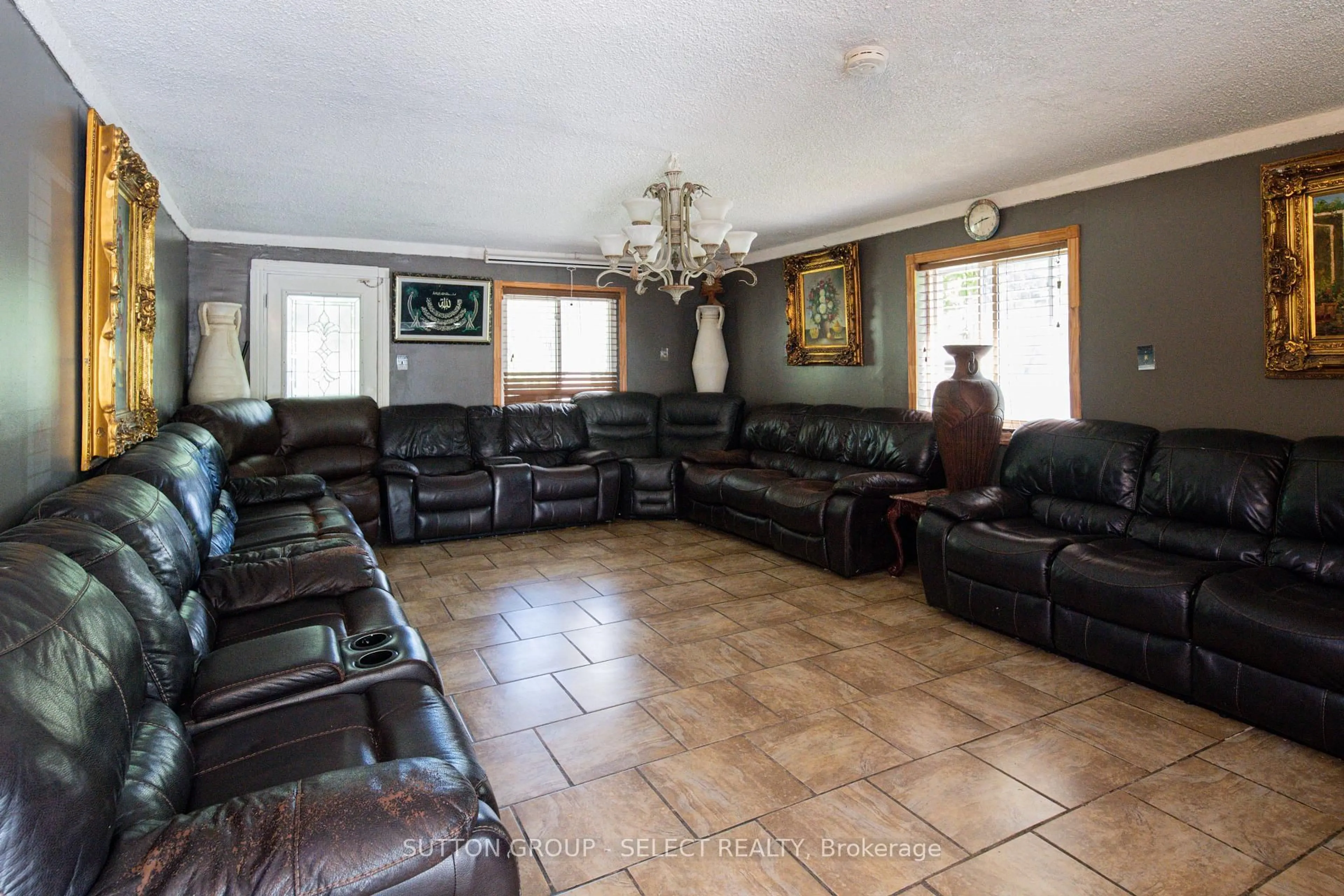 Living room with furniture, unknown for 1192 JALNA Blvd, London South Ontario N6E 2A9