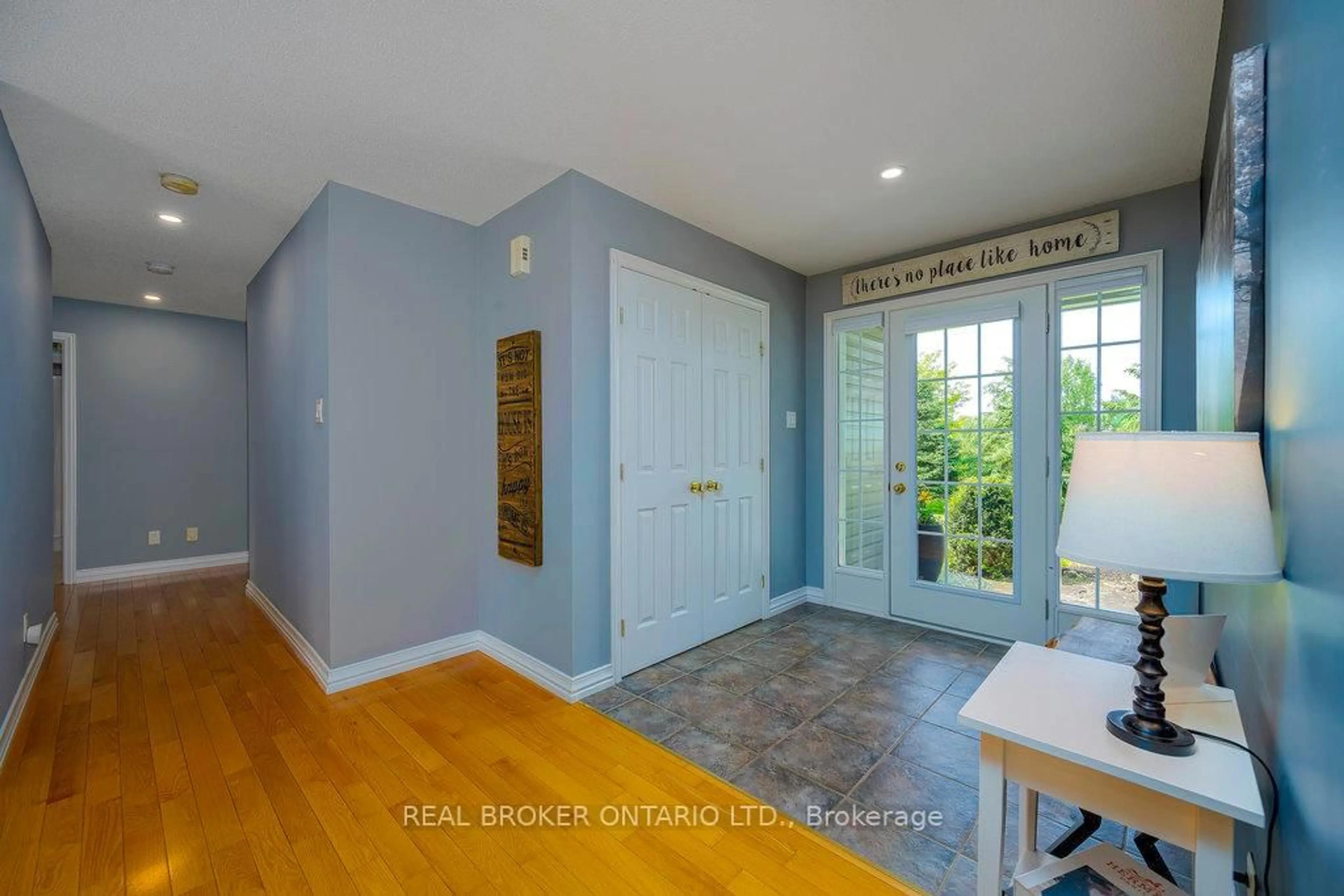 Indoor entryway for 3374 Greenland Rd, Ottawa Ontario K0A 1T0