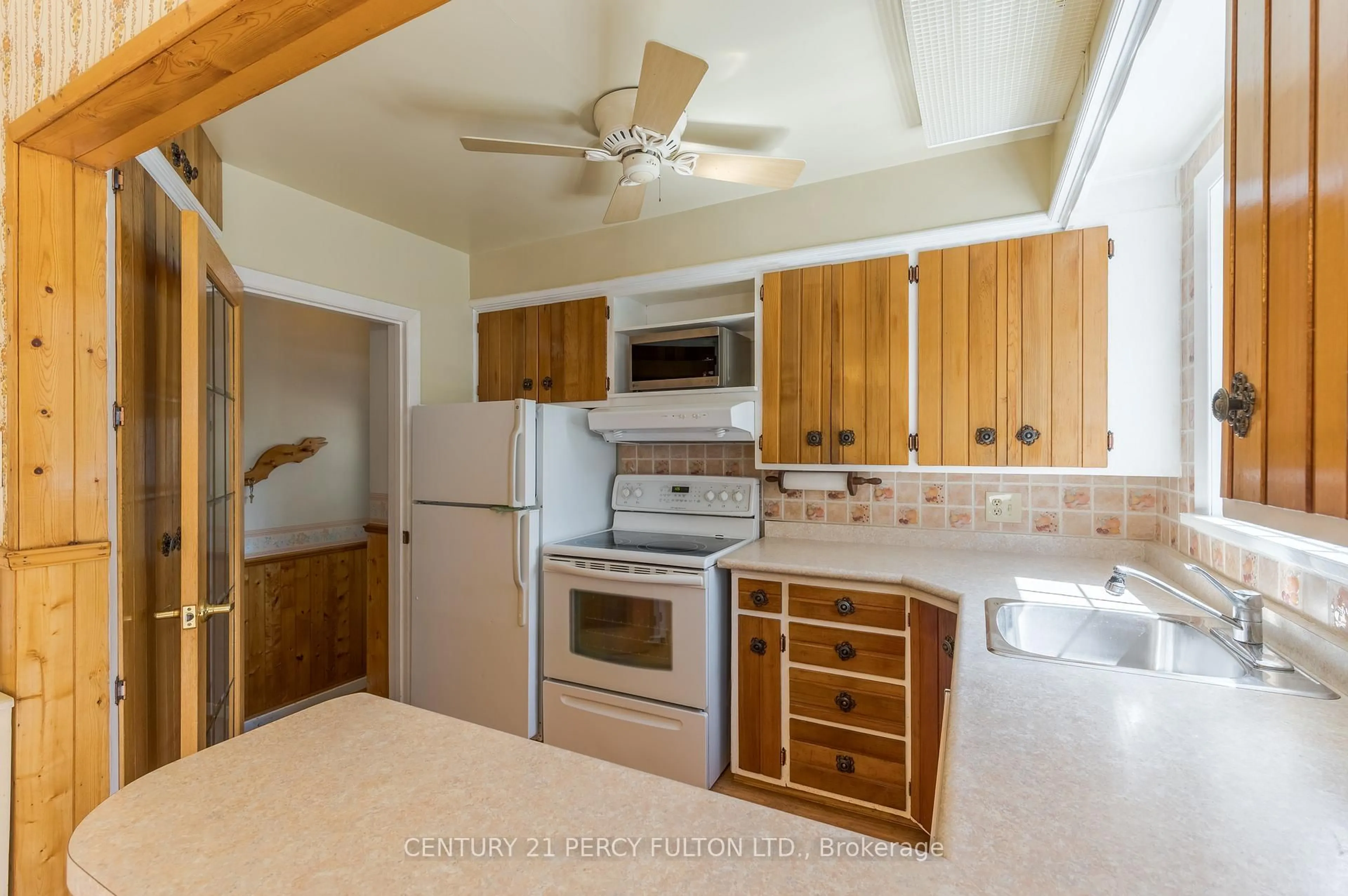 Standard kitchen, unknown for 111 Short Ave, Kawartha Lakes Ontario K9V 1J7