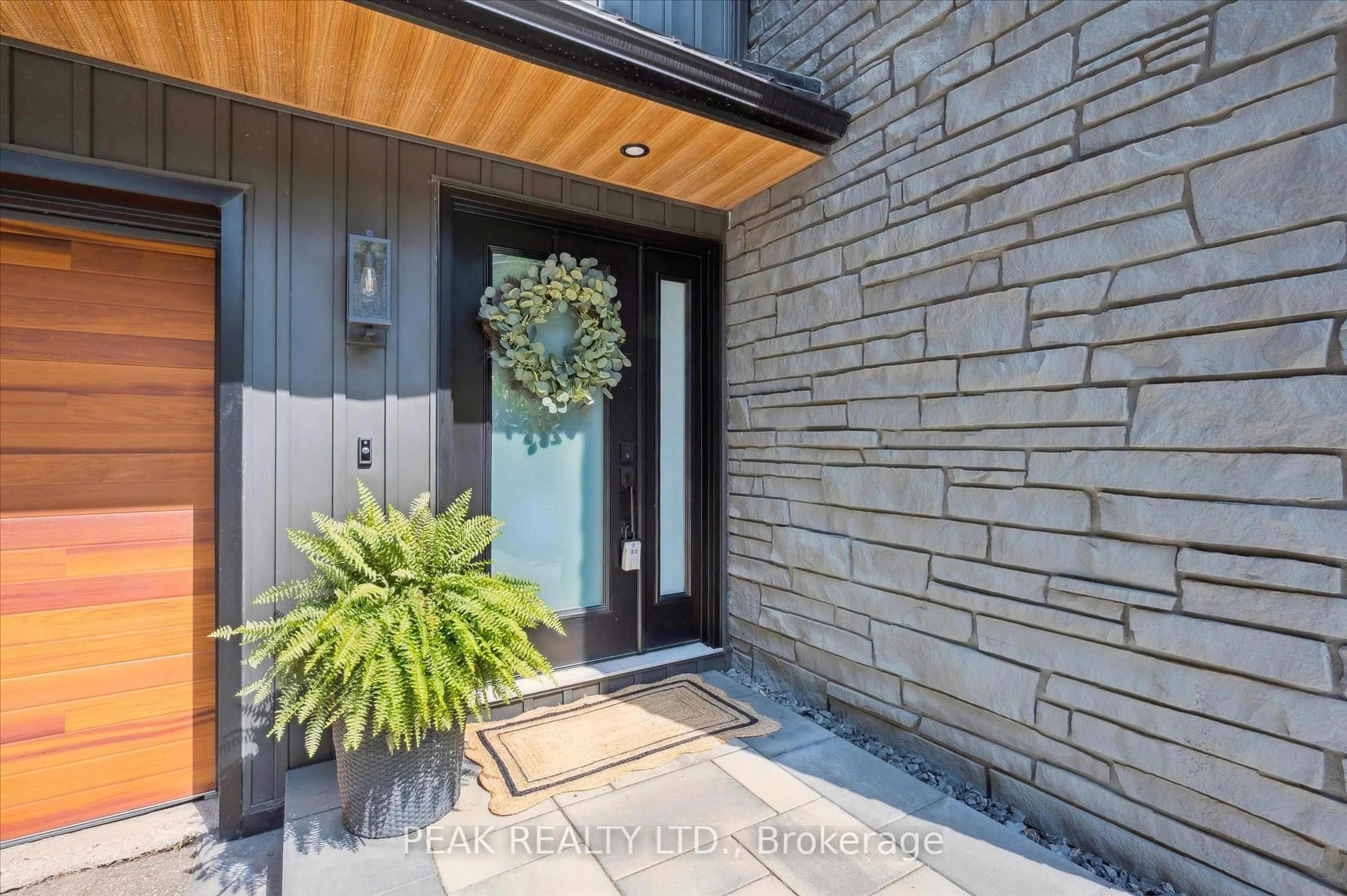 Indoor entryway for 560 Wilmot Line, Waterloo Ontario N2J 3Z4