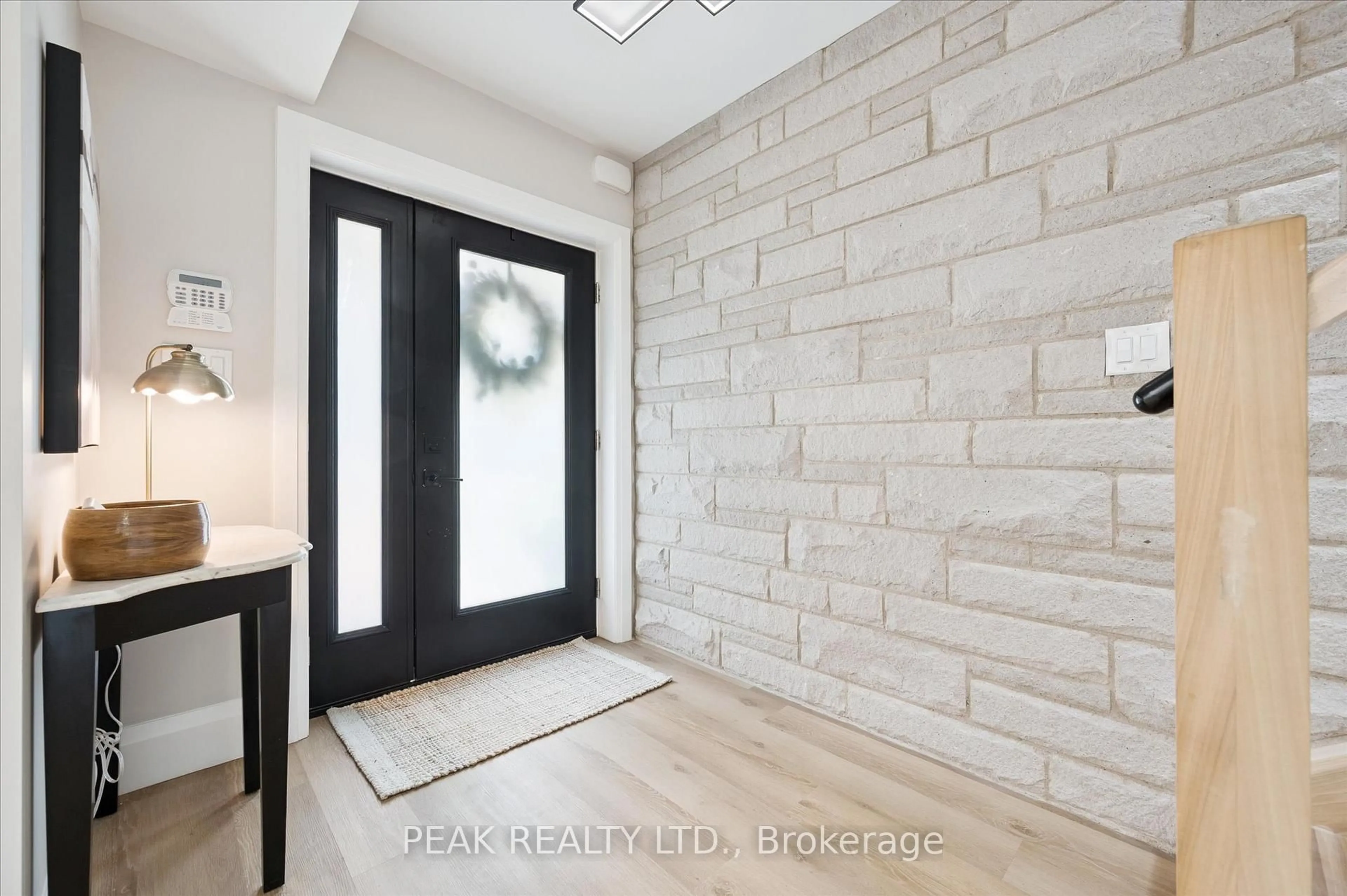 Indoor entryway for 560 Wilmot Line, Waterloo Ontario N2J 3Z4
