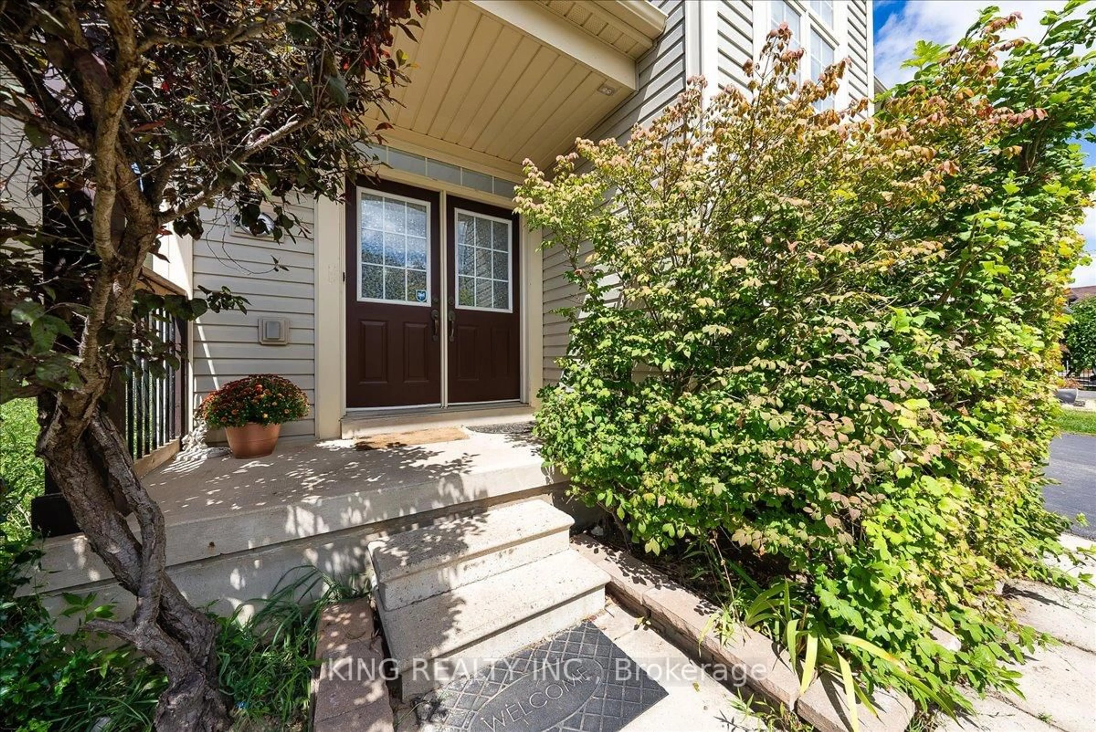 Indoor entryway for 76 Blackburn Dr, Brantford Ontario N3T 6R9