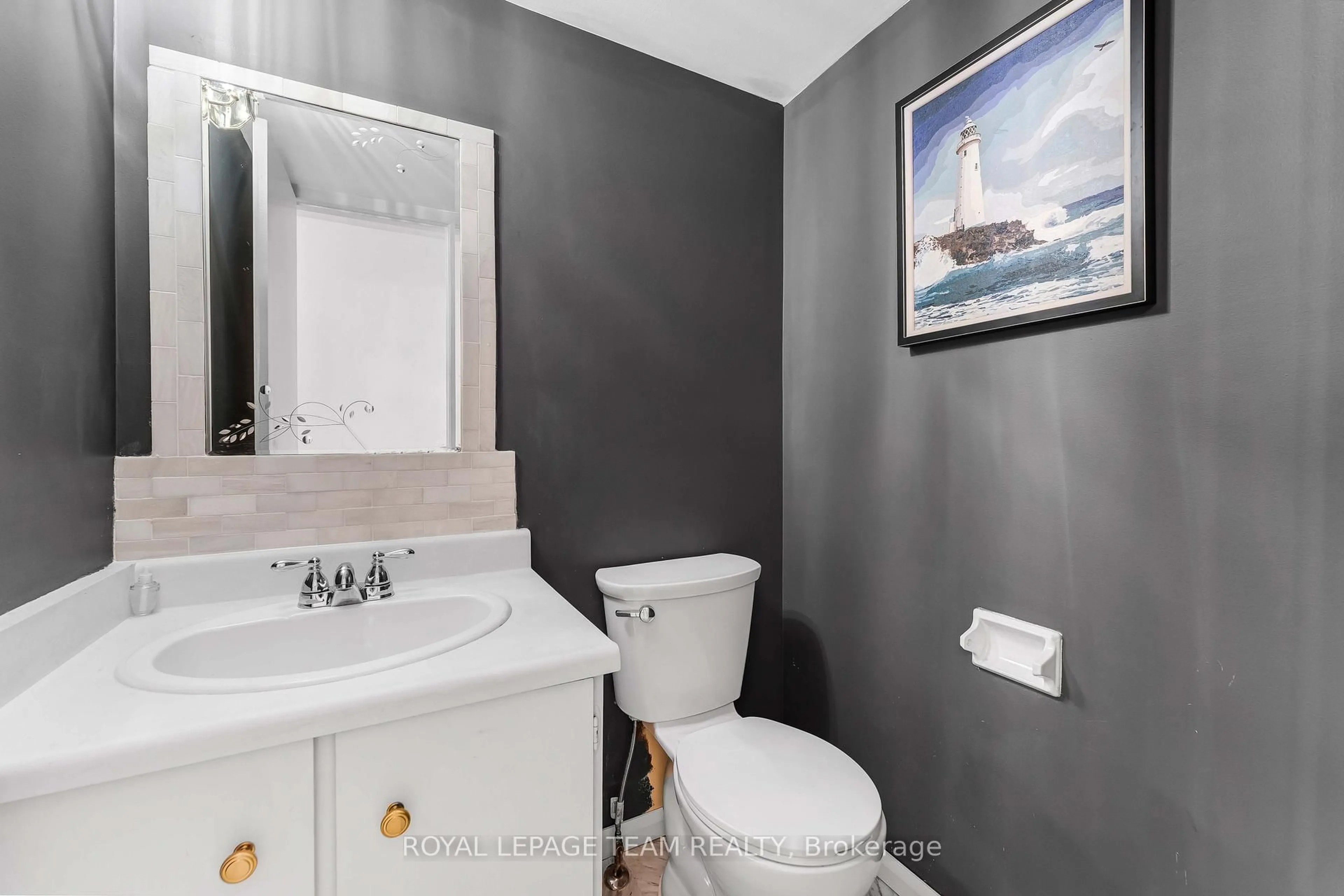 Standard bathroom, ceramic/tile floor for 2415 SOUTHVALE Cres #11, Ottawa Ontario K1B 4T9