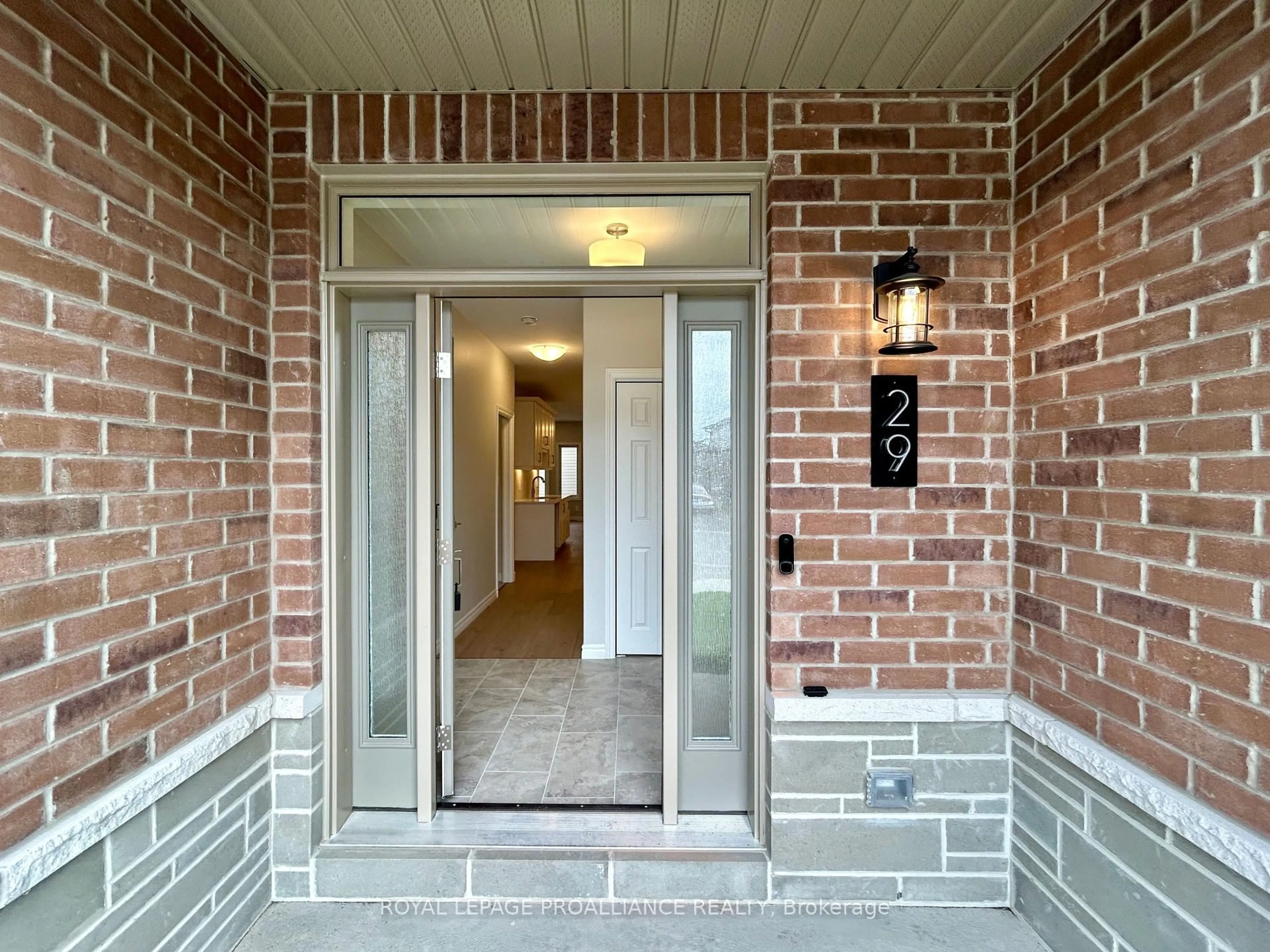 Indoor entryway for 29 Athabaska Dr, Belleville Ontario K8N 0T1