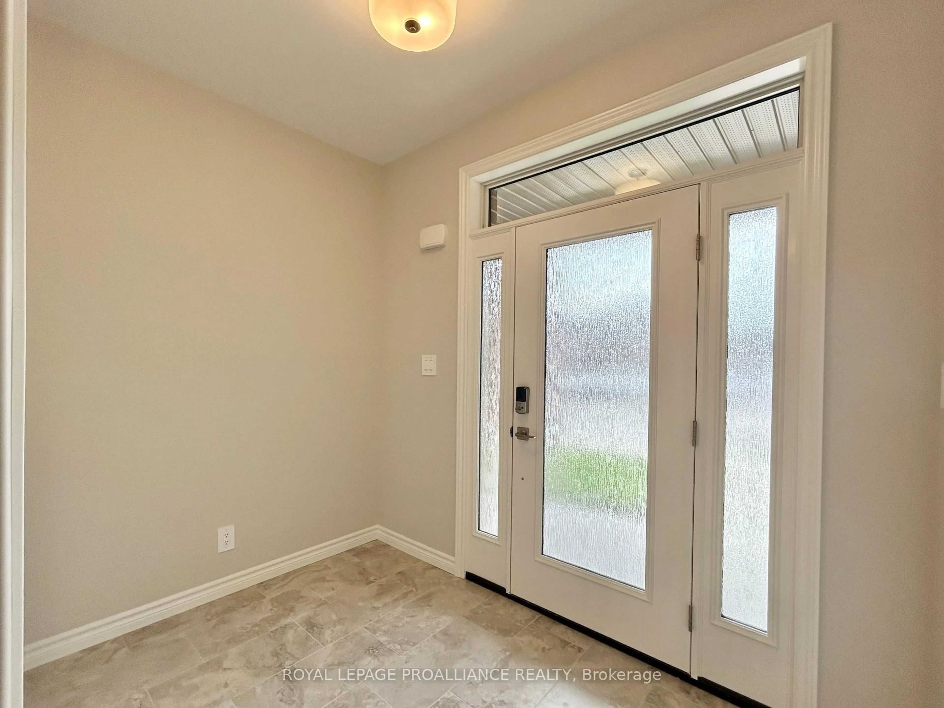 Indoor entryway for 29 Athabaska Dr, Belleville Ontario K8N 0T1