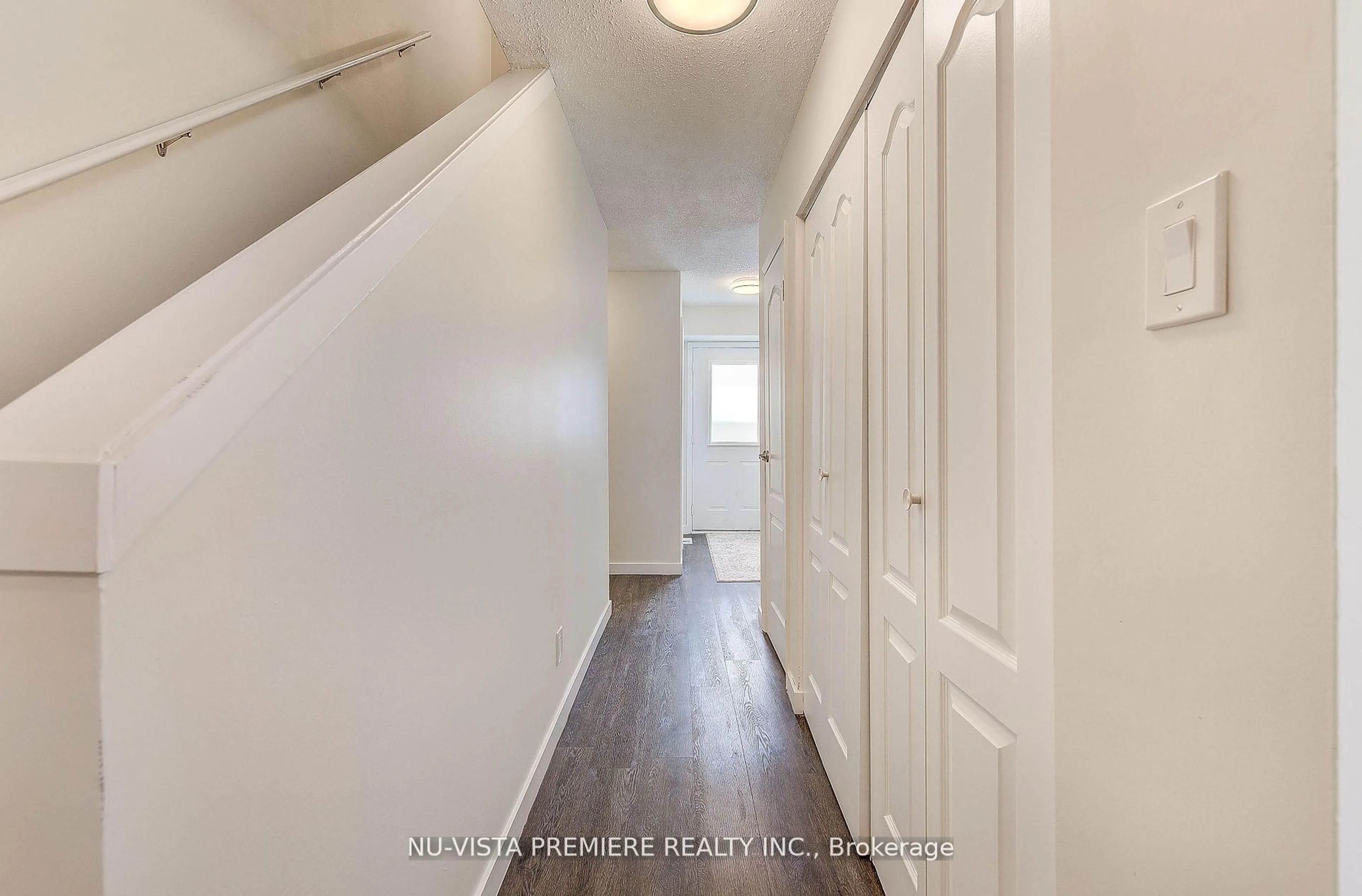 Indoor entryway for 550 Second St #35, London East Ontario N5V 3S3