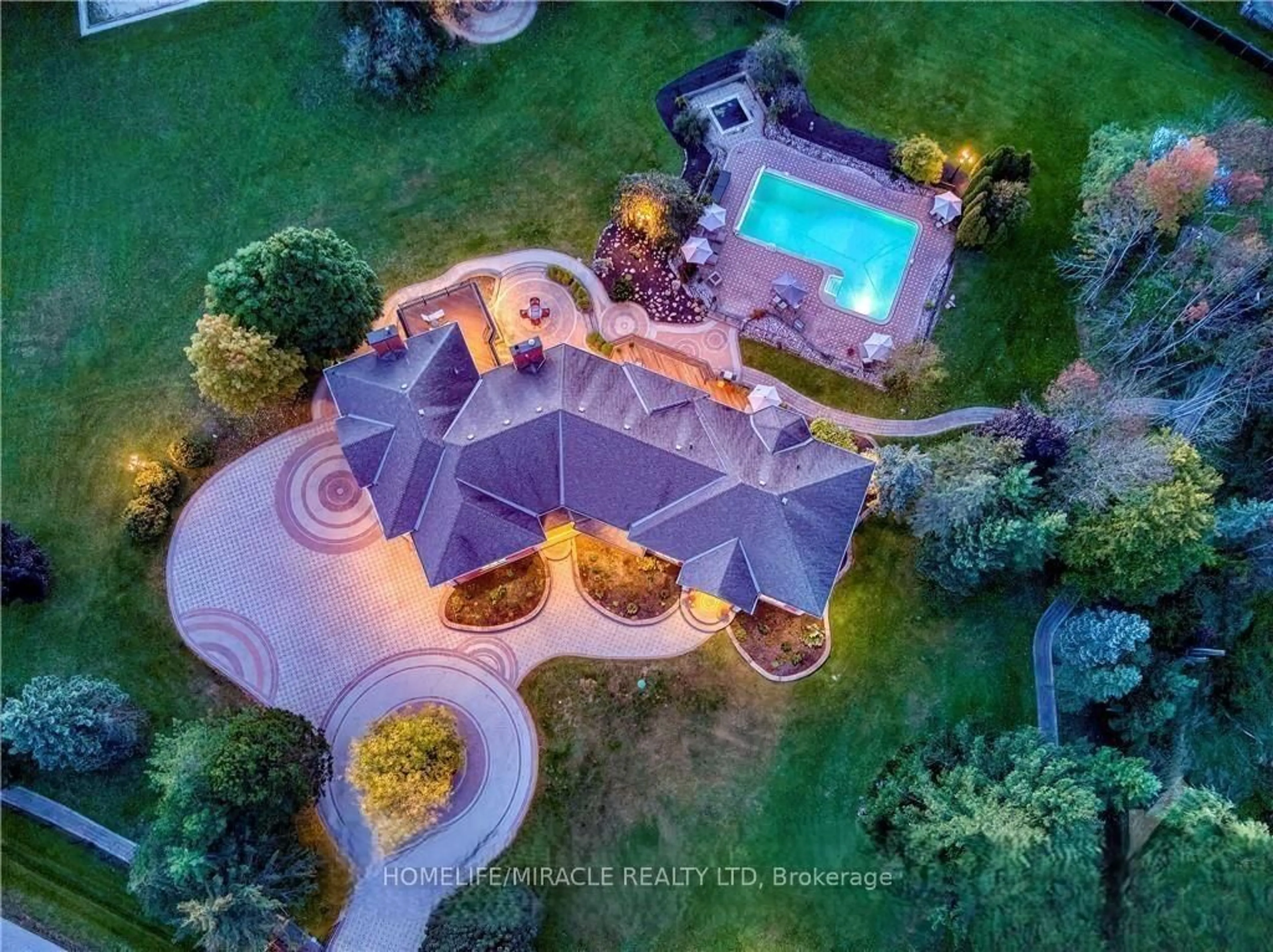 A pic from outside/outdoor area/front of a property/back of a property/a pic from drone, unknown for 141 Kerry Hill Cres, Ottawa Ontario K0A 1T0