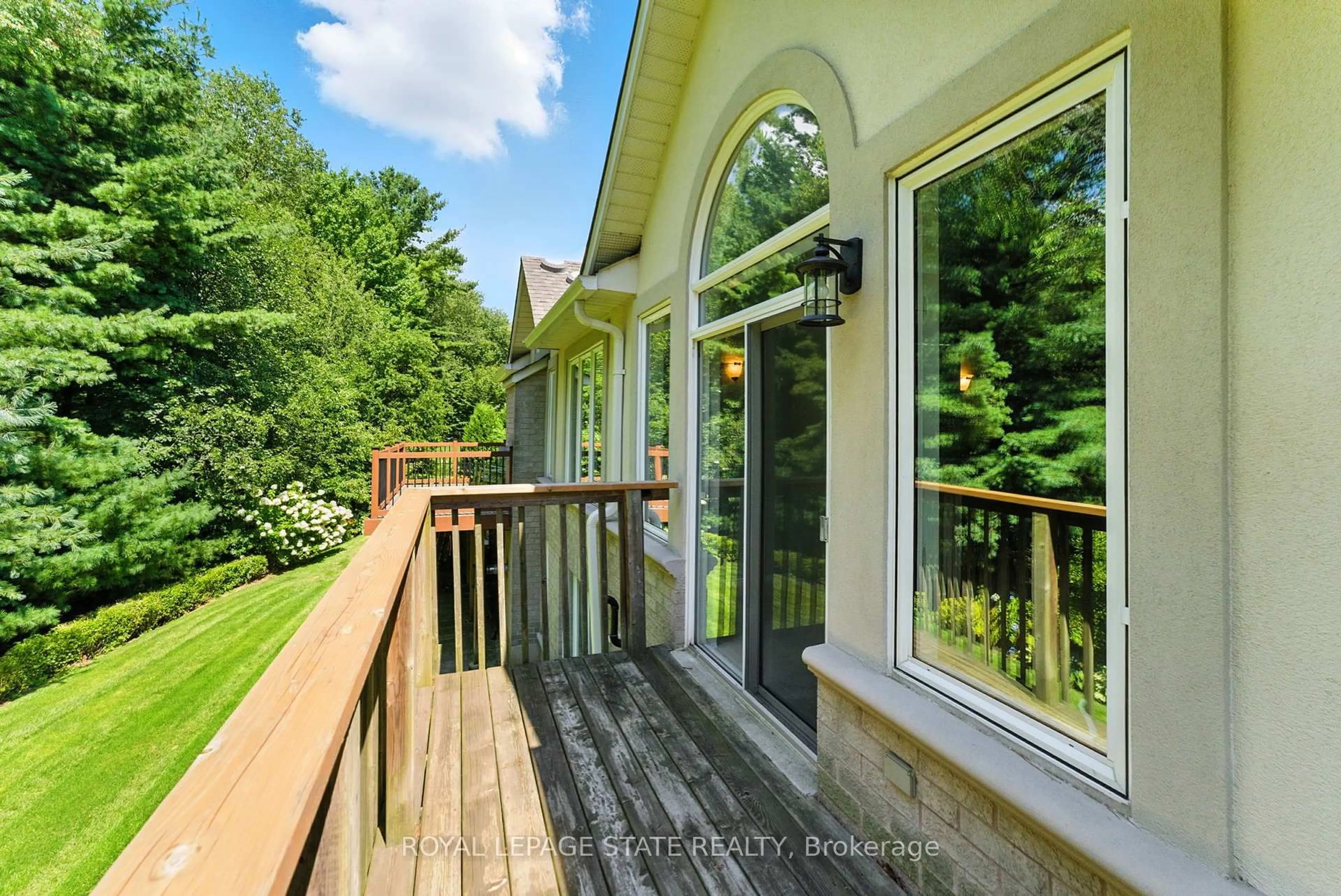 Home with vinyl exterior material, forest/trees view for 40 Wesleyan Crt #6, Hamilton Ontario L9G 5C7