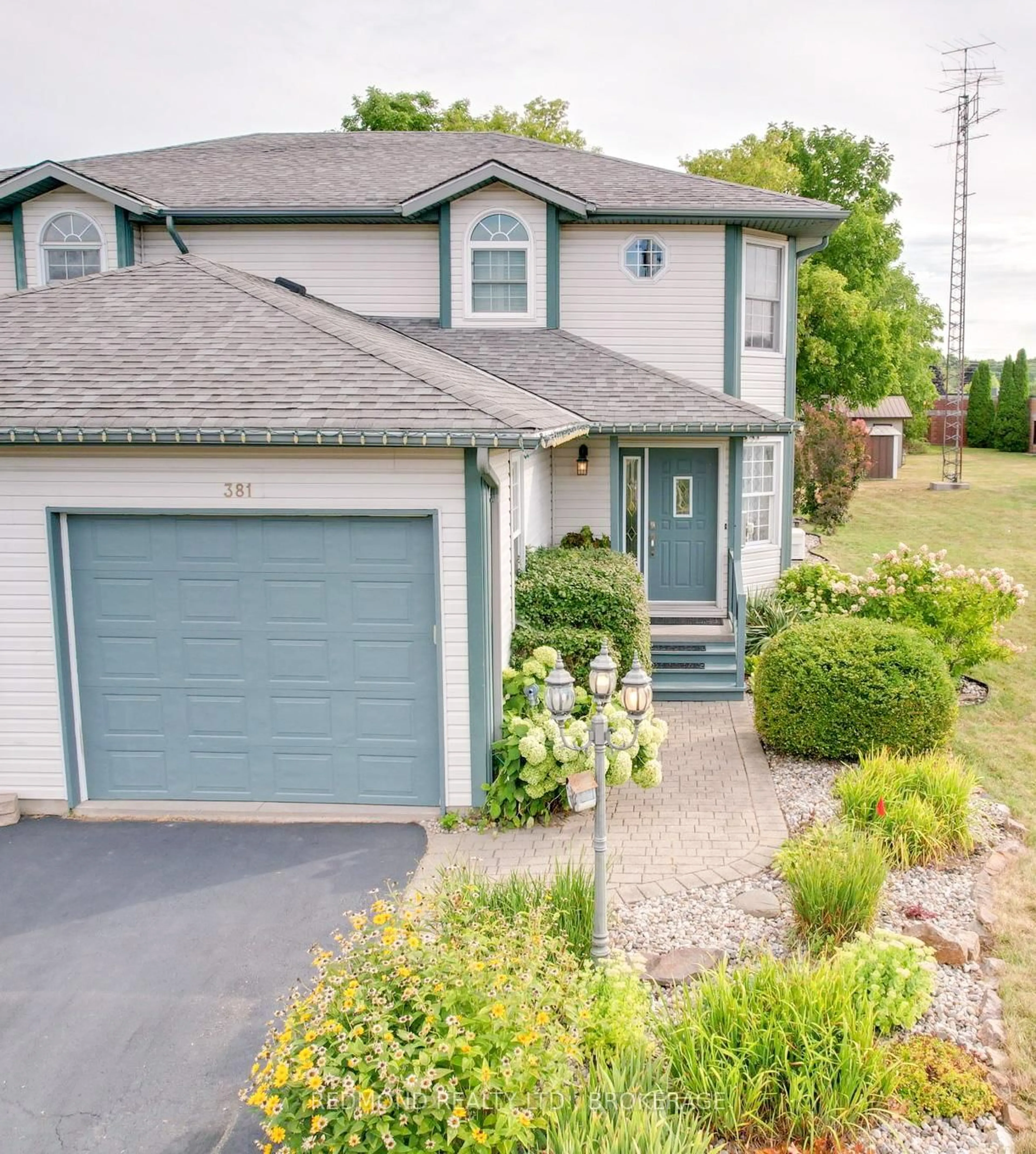 A pic from outside/outdoor area/front of a property/back of a property/a pic from drone, street for 381 James St, Gananoque Ontario K7G 3E8
