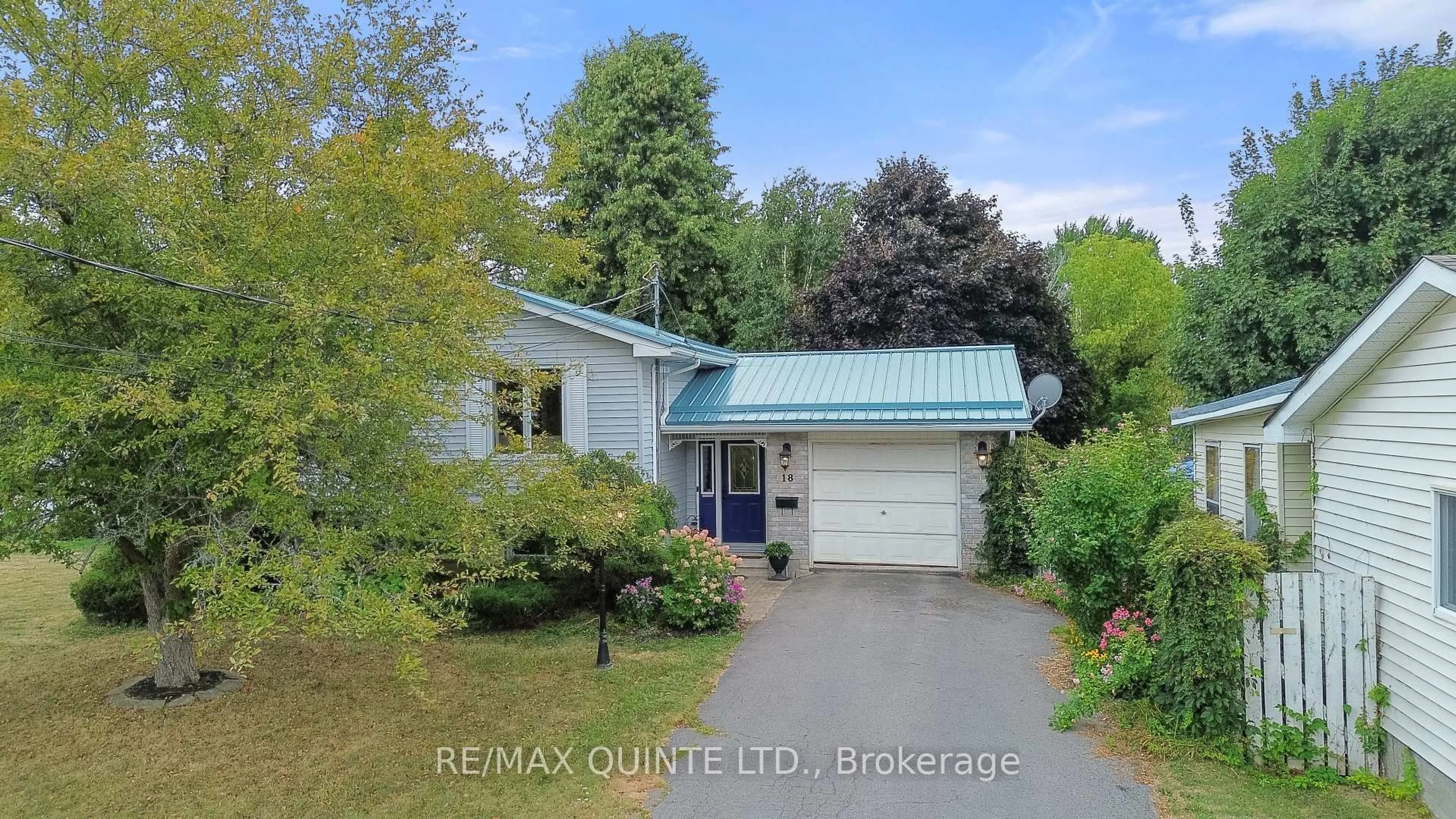 A pic from outside/outdoor area/front of a property/back of a property/a pic from drone, unknown for 18 Blake St, Greater Napanee Ontario K7R 3E3