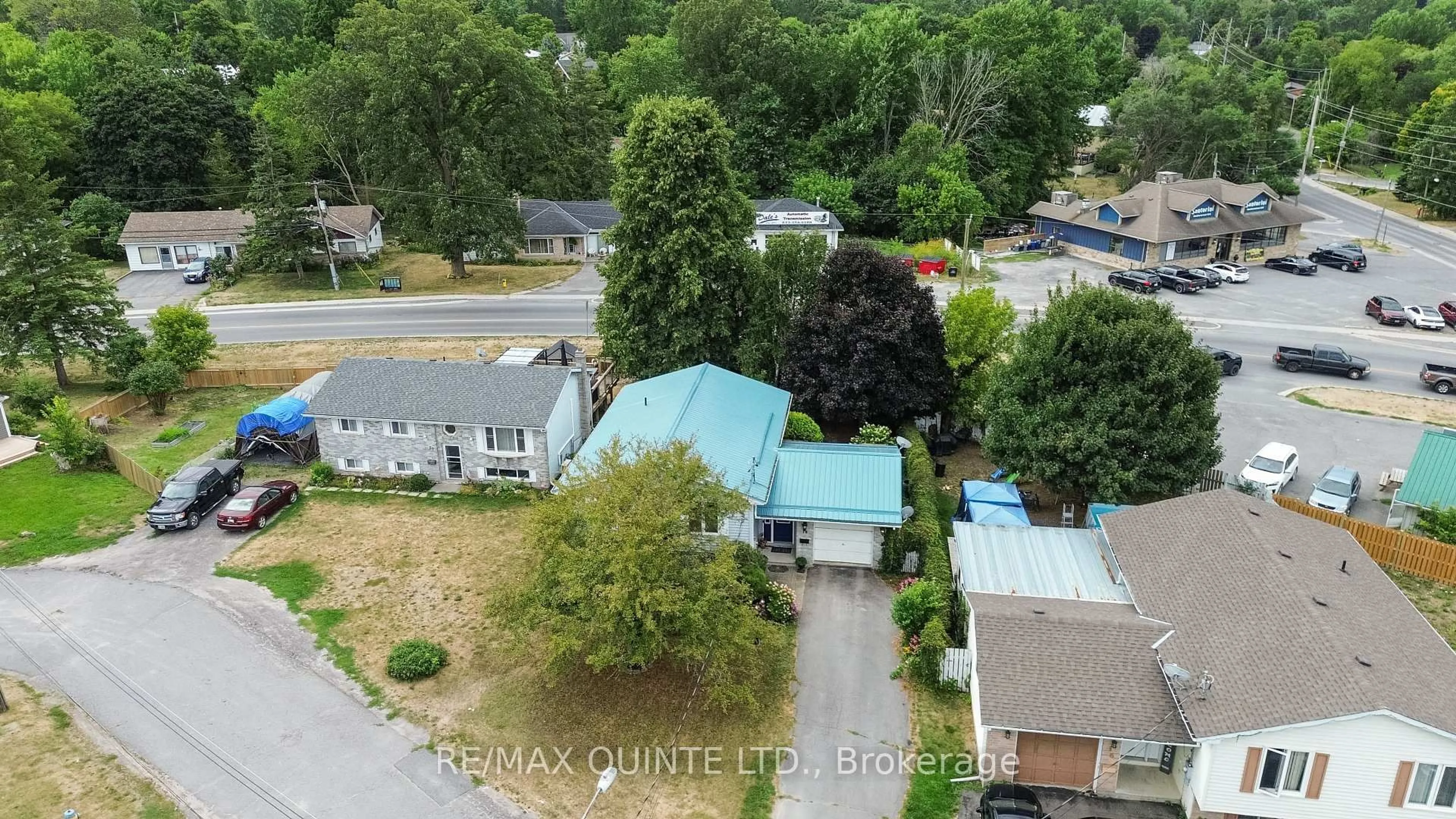 A pic from outside/outdoor area/front of a property/back of a property/a pic from drone, unknown for 18 Blake St, Greater Napanee Ontario K7R 3E3
