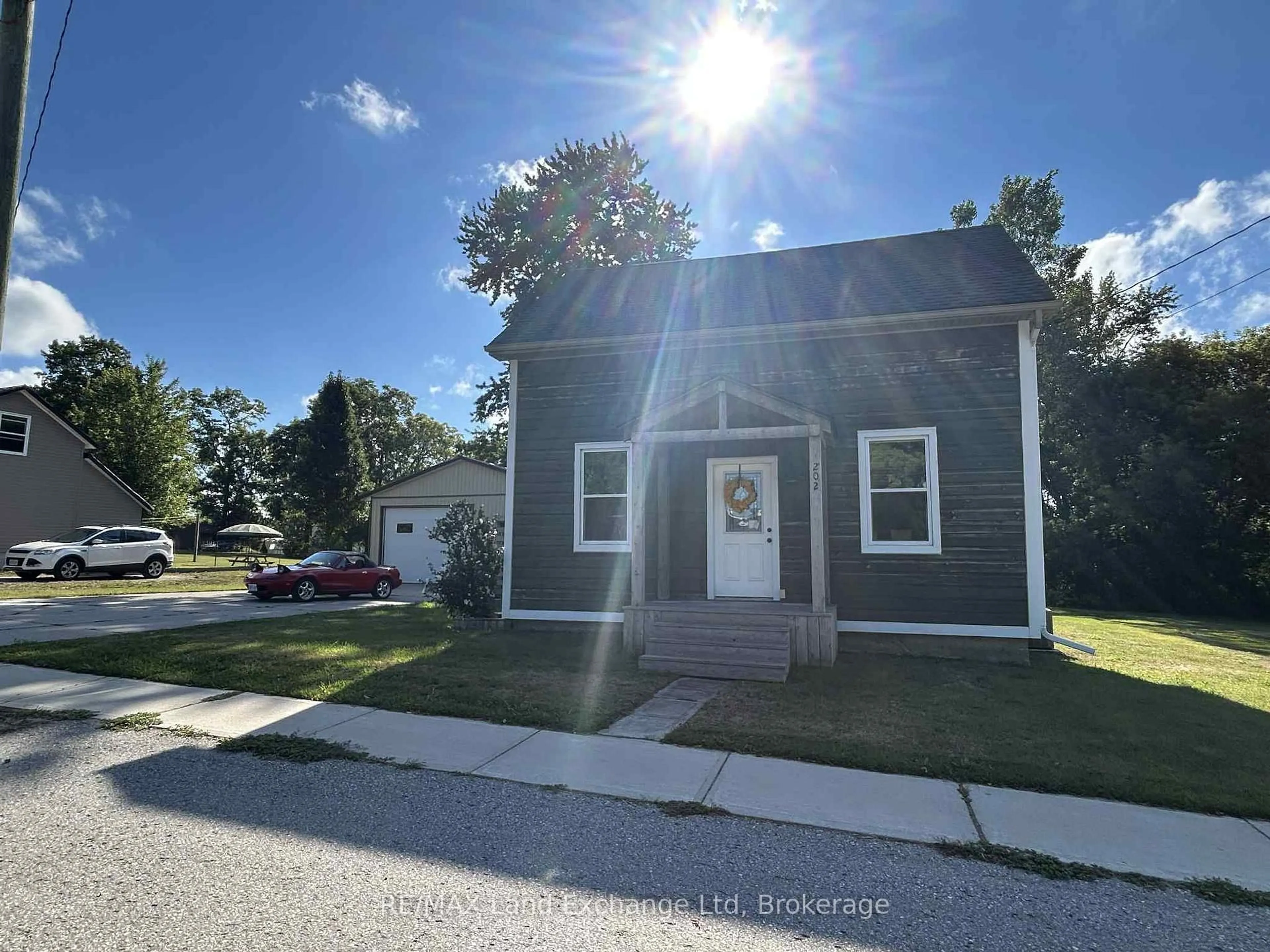A pic from outside/outdoor area/front of a property/back of a property/a pic from drone, street for 202 Union St, North Huron Ontario N0M 1H0