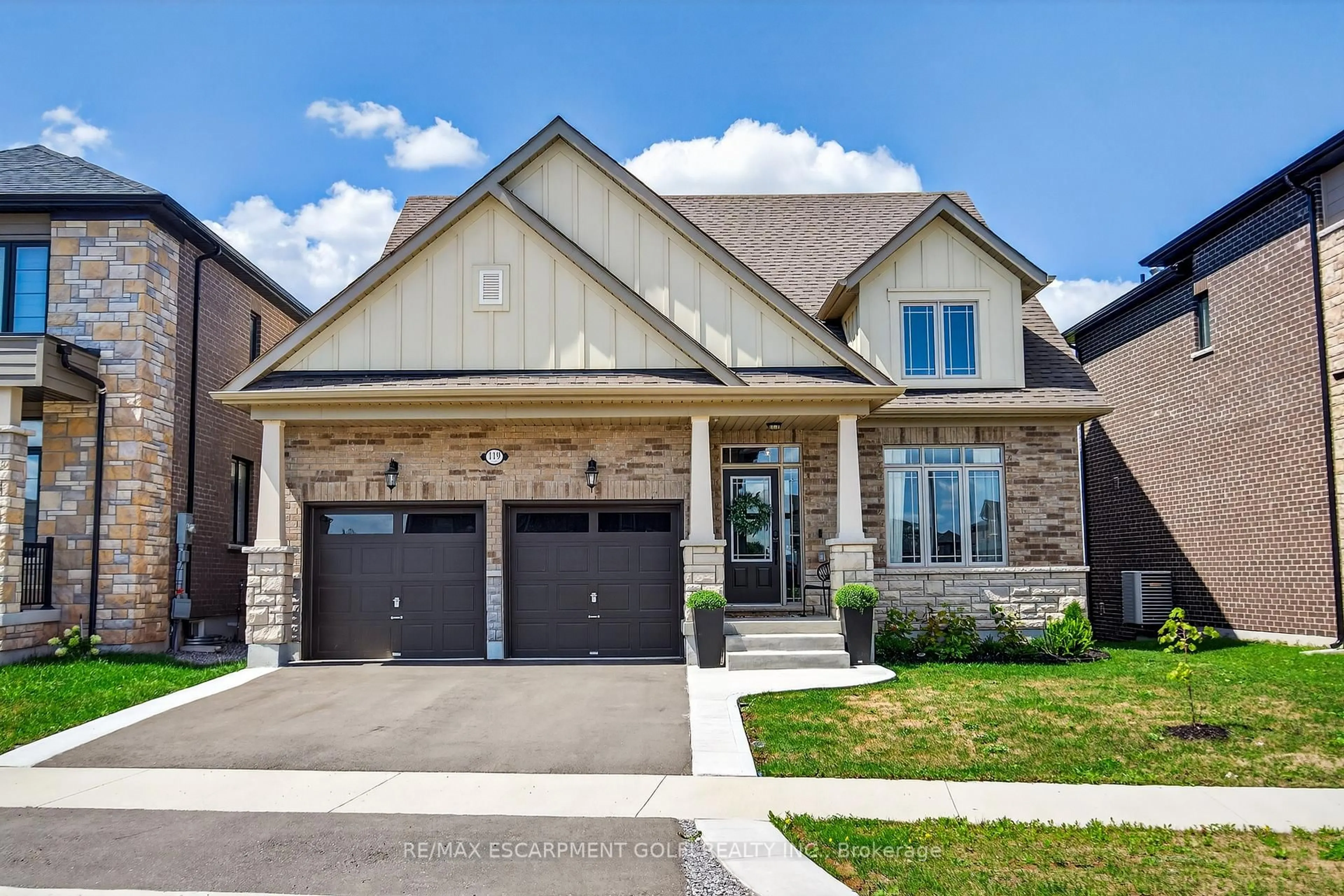 Home with brick exterior material, street for 119 MIDLAND Pl, Welland Ontario L3B 0H4