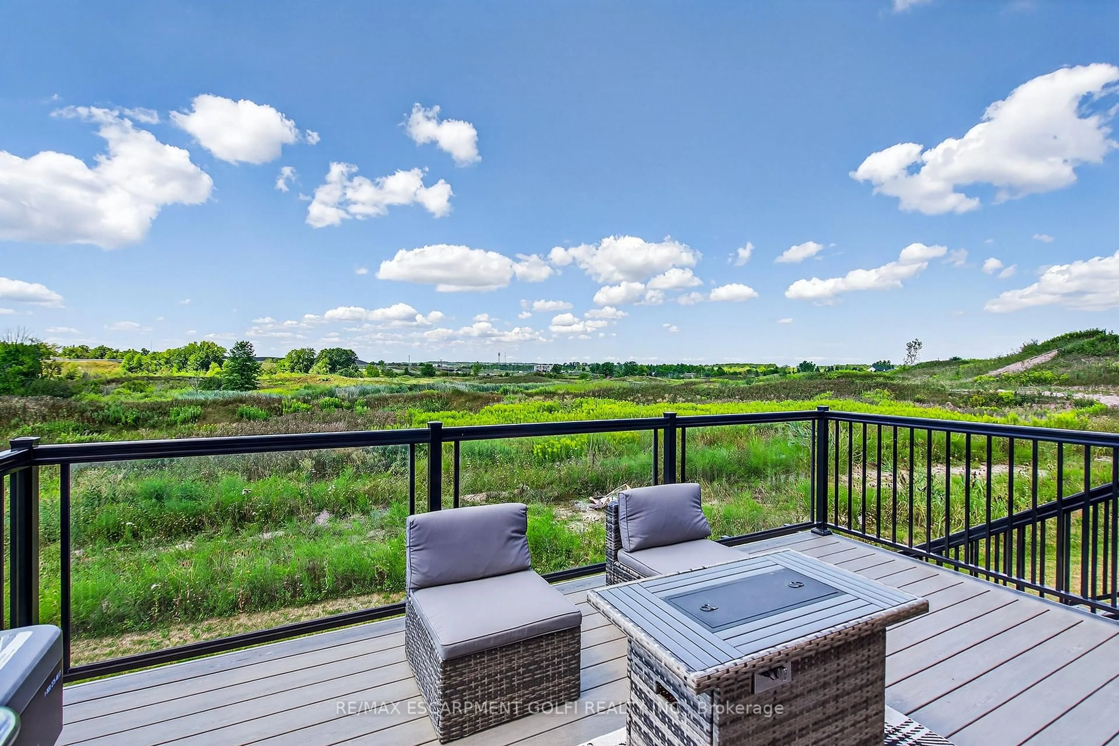 Patio, water/lake/river/ocean view for 119 MIDLAND Pl, Welland Ontario L3B 0H4