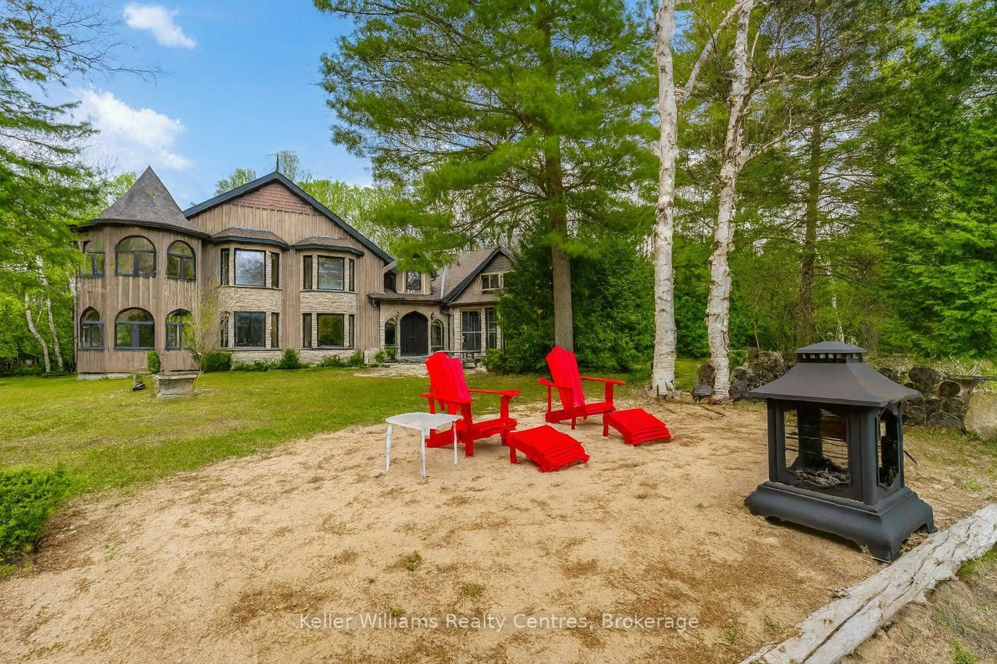 A pic from outside/outdoor area/front of a property/back of a property/a pic from drone, unknown for 17 Thomas St, South Bruce Peninsula Ontario N0H 2T0