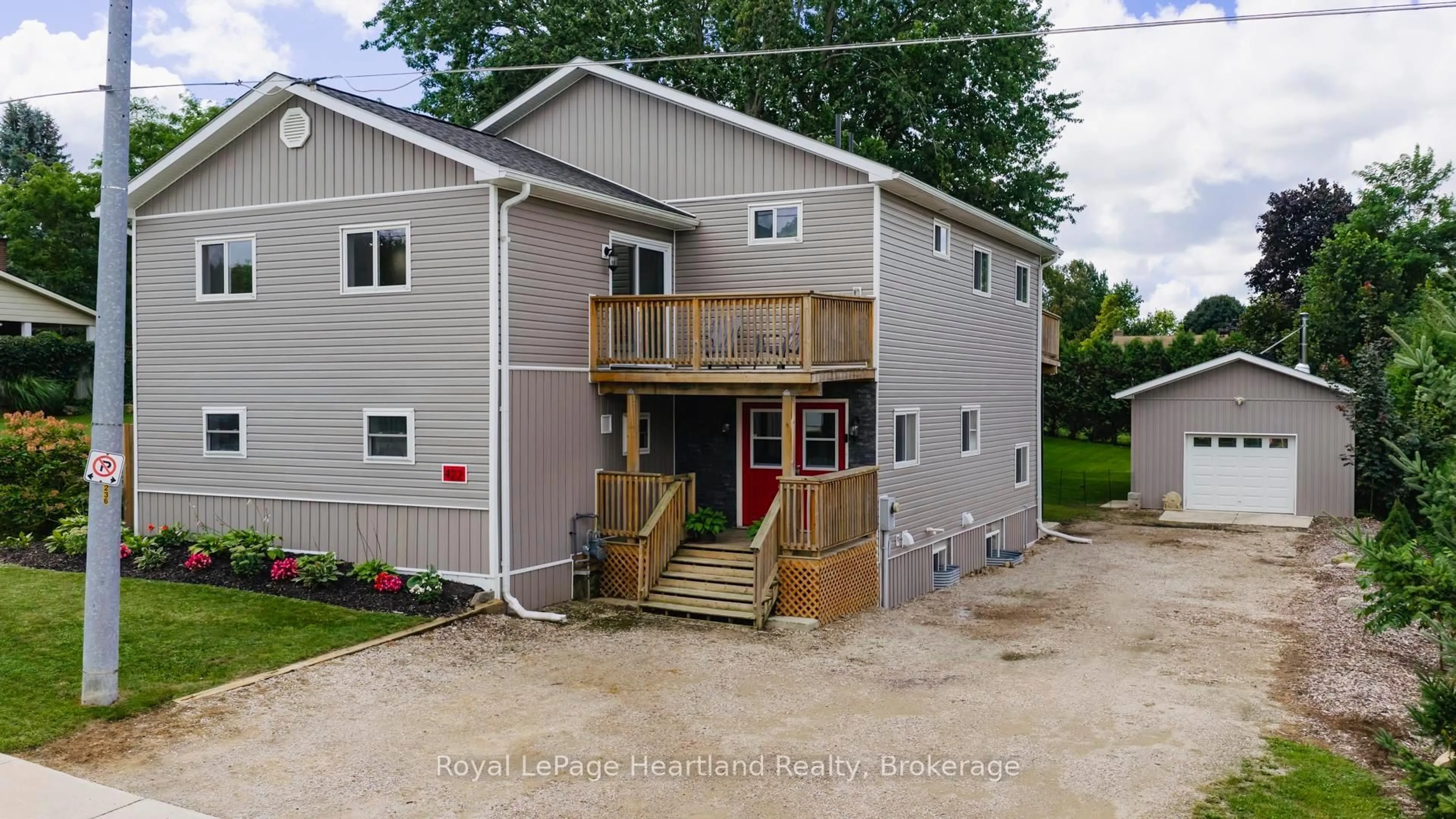 A pic from outside/outdoor area/front of a property/back of a property/a pic from drone, building for 422 Willoughby St, Huron-Kinloss Ontario N0G 2H0