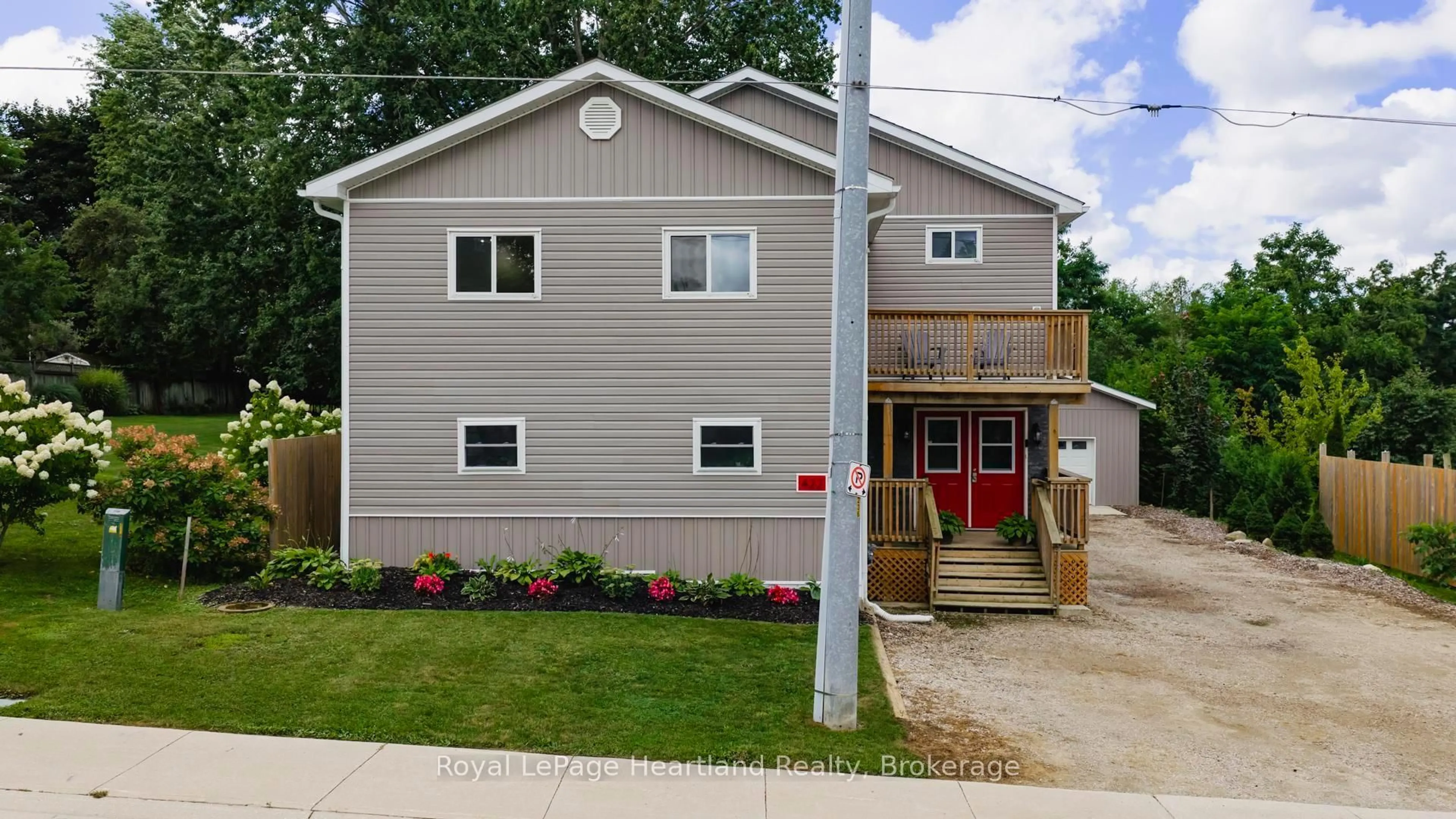 Home with vinyl exterior material, street for 422 Willoughby St, Huron-Kinloss Ontario N0G 2H0