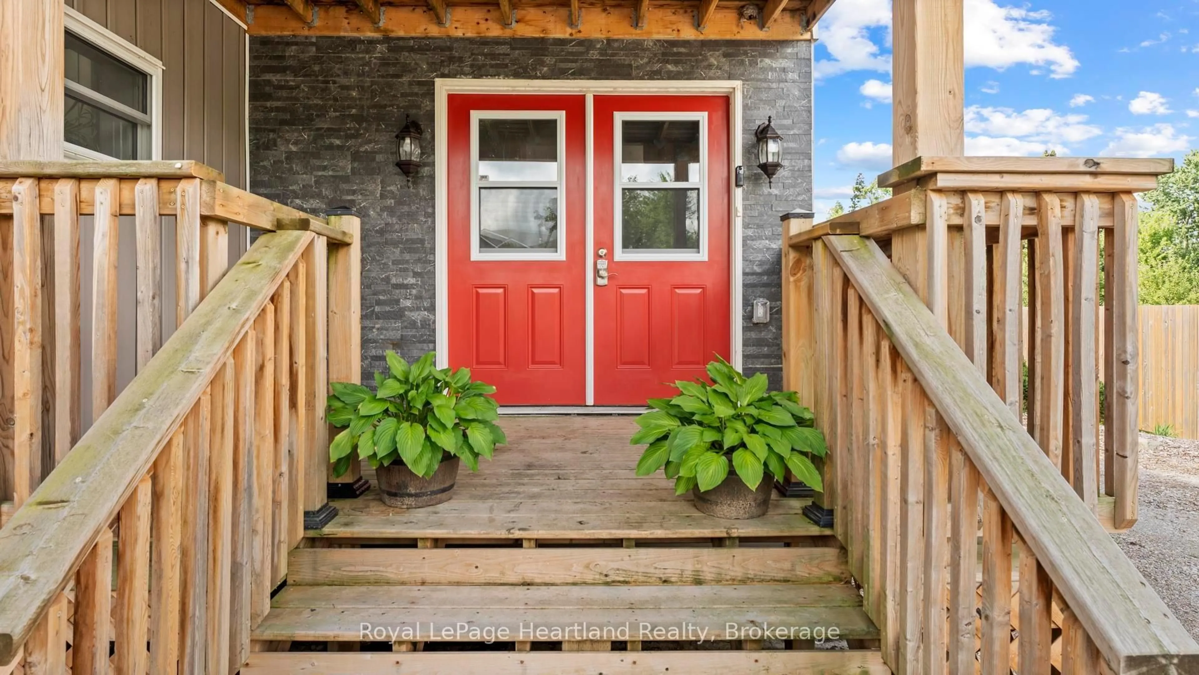 Indoor entryway for 422 Willoughby St, Huron-Kinloss Ontario N0G 2H0