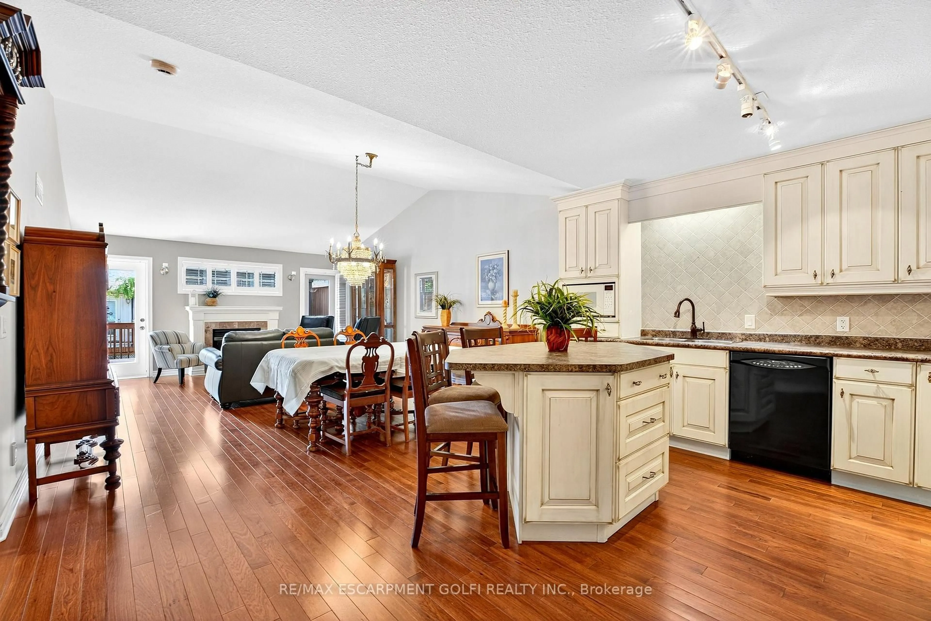 Open concept kitchen, unknown for 605 Welland Ave #33, St. Catharines Ontario L2M 7Z7