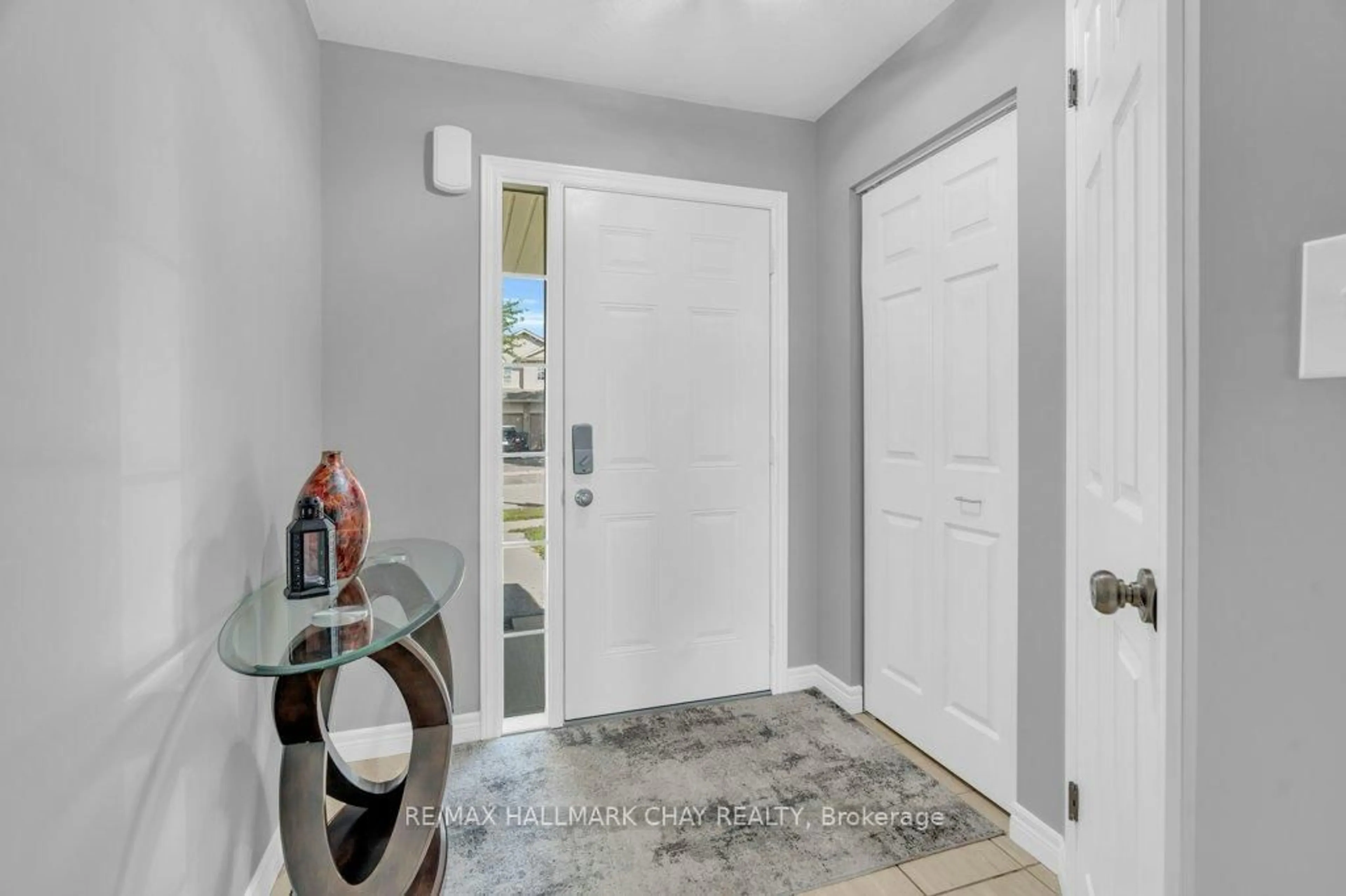 Indoor entryway for 3 Davison Dr, Guelph Ontario N1E 0C1