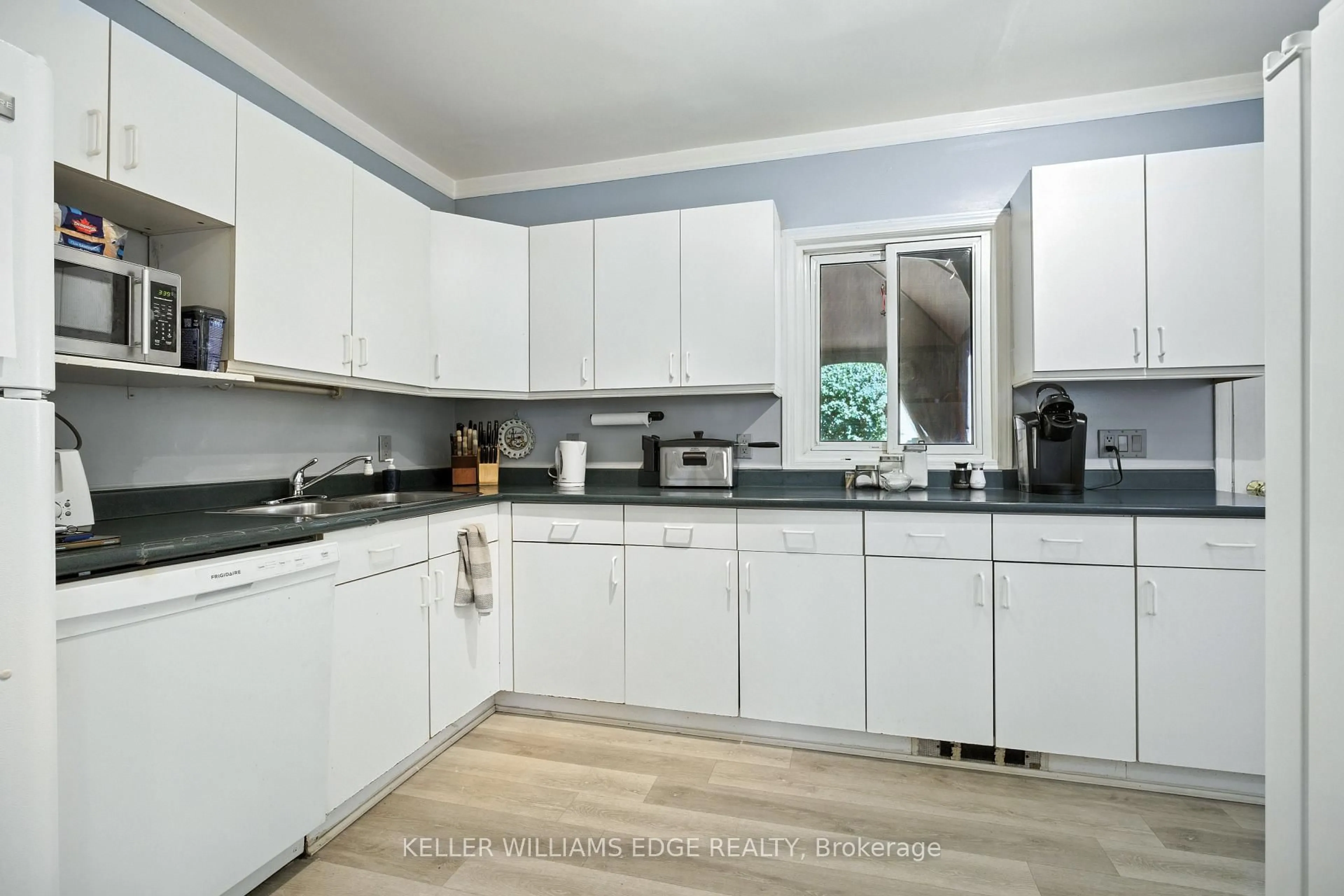 Standard kitchen, unknown for 16 Albemarle St, Hamilton Ontario L8L 7G3