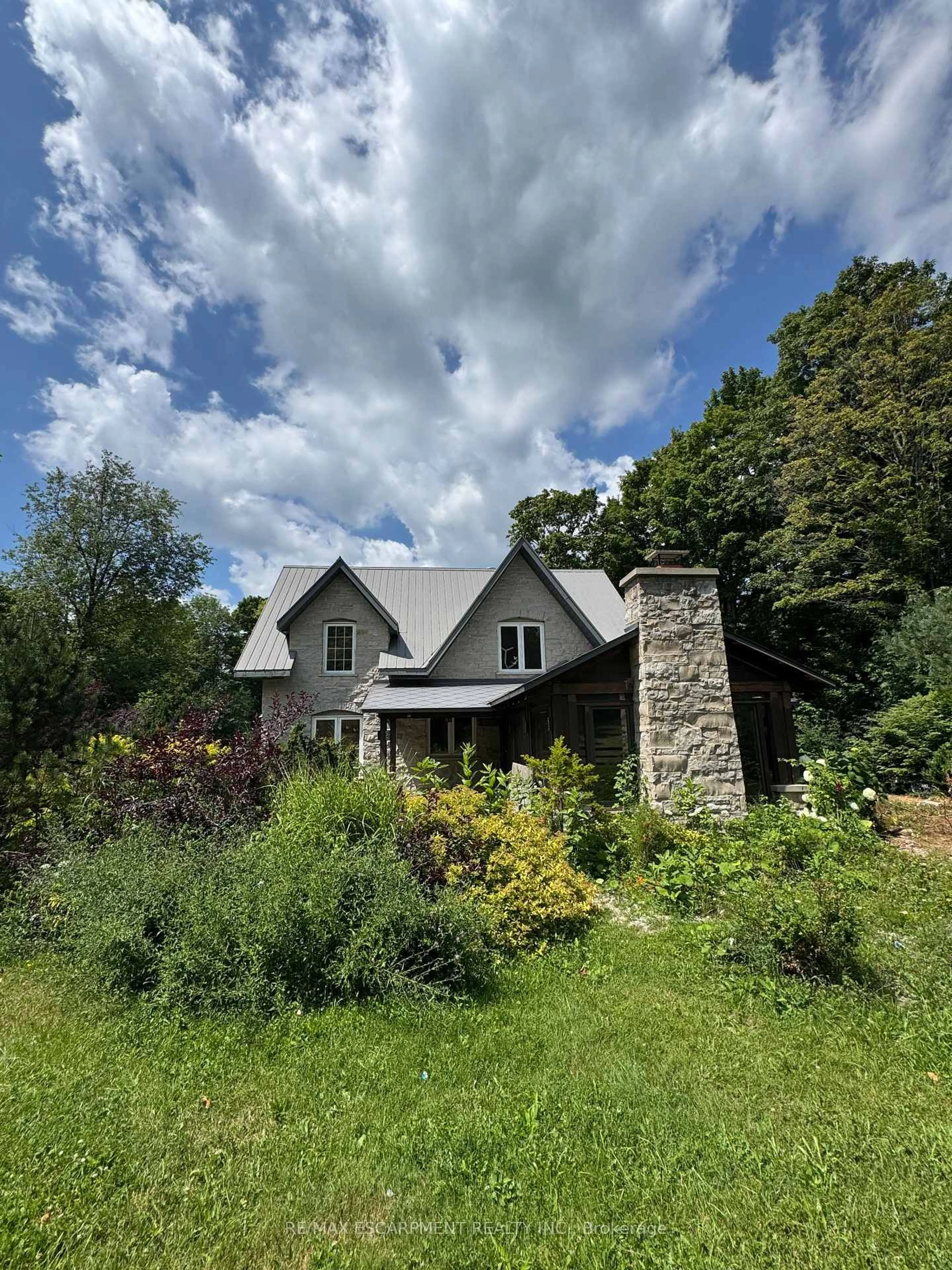 A pic from outside/outdoor area/front of a property/back of a property/a pic from drone, unknown for 517807 5th Concession Rd, Meaford Ontario N4K 5W4