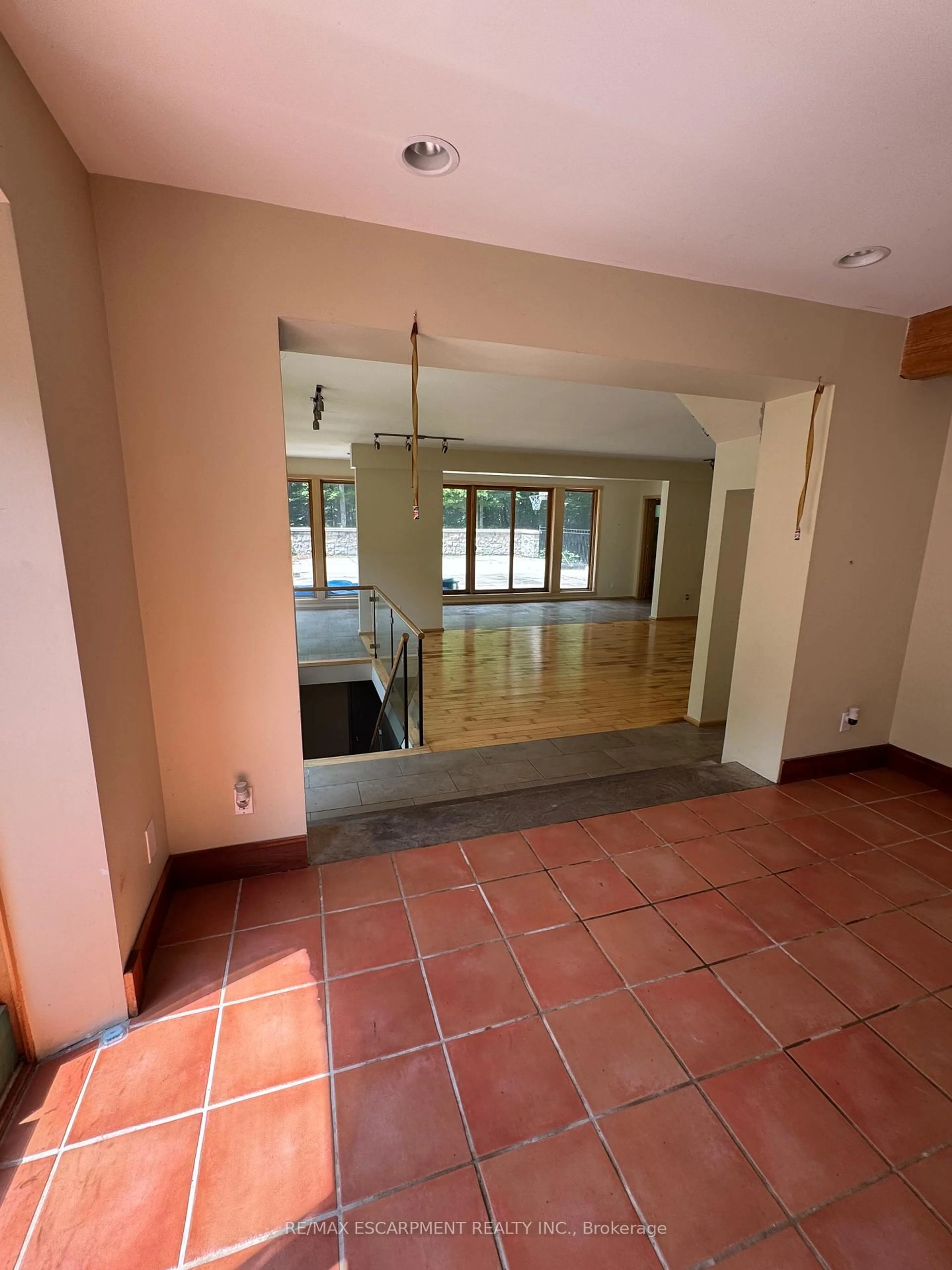 Indoor foyer for 517807 5th Concession Rd, Meaford Ontario N4K 5W4