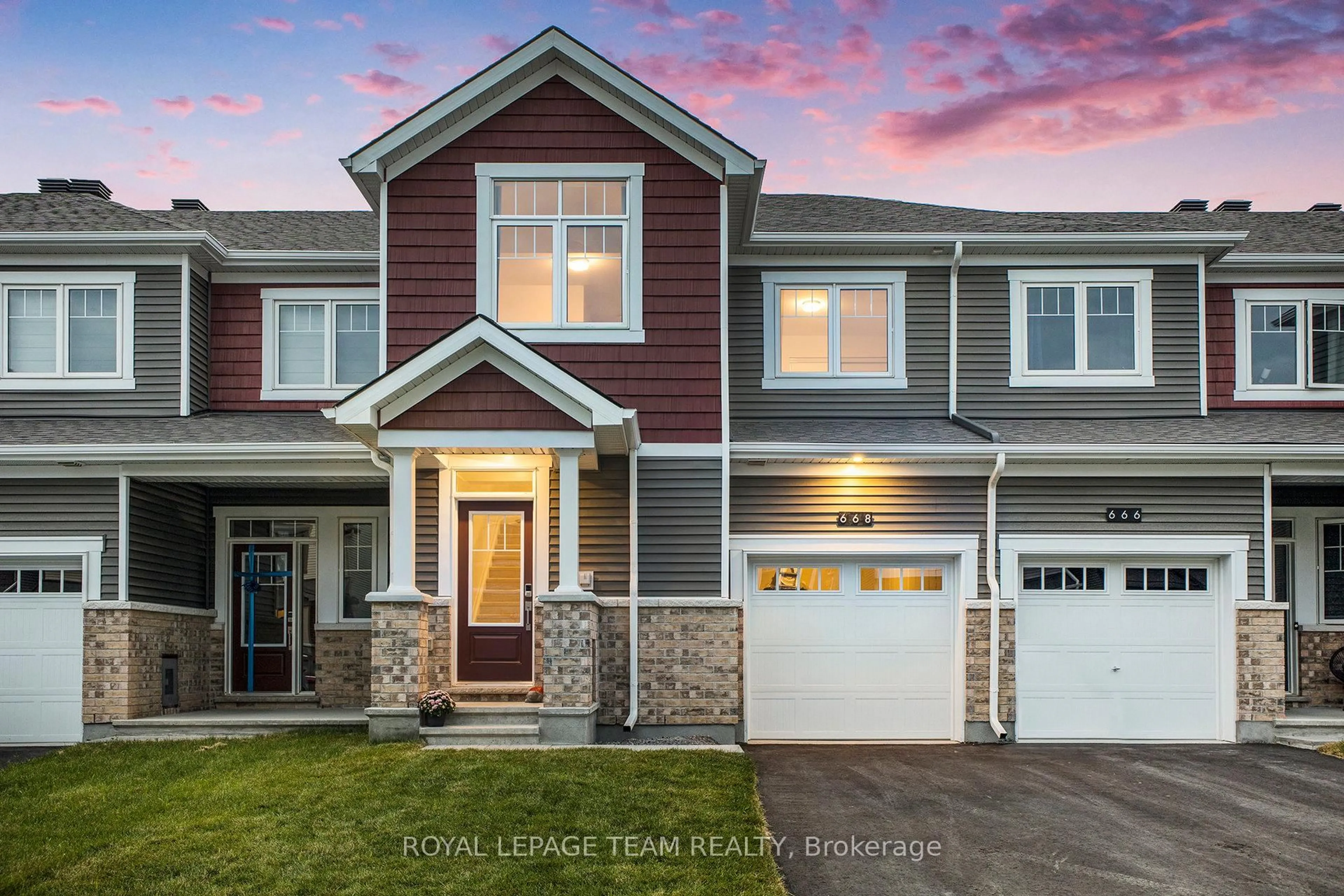 Home with vinyl exterior material, street for 668 Bronze Copper Cres, Richmond Ontario K0A 2Z0