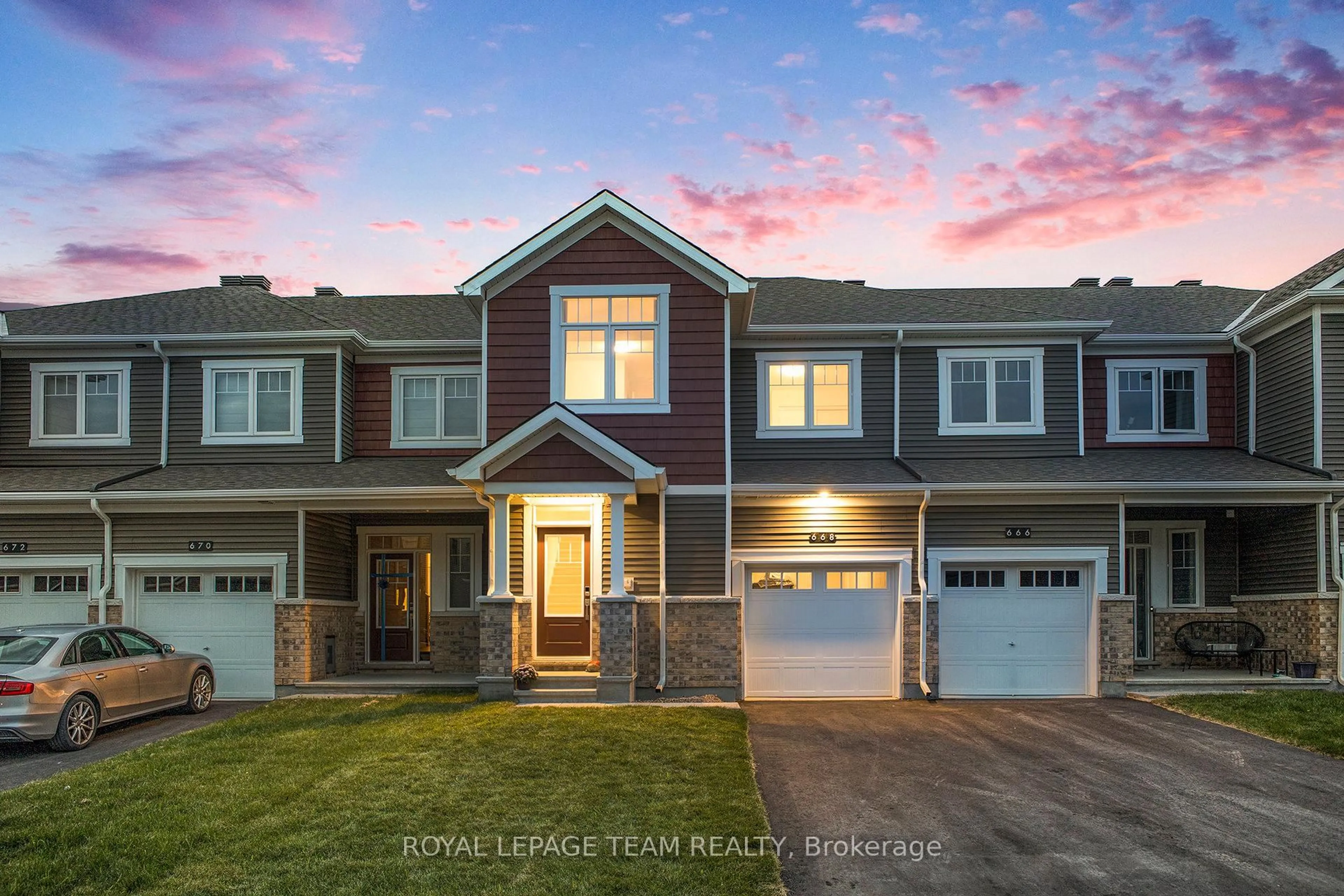 Home with vinyl exterior material, street for 668 Bronze Copper Cres, Richmond Ontario K0A 2Z0