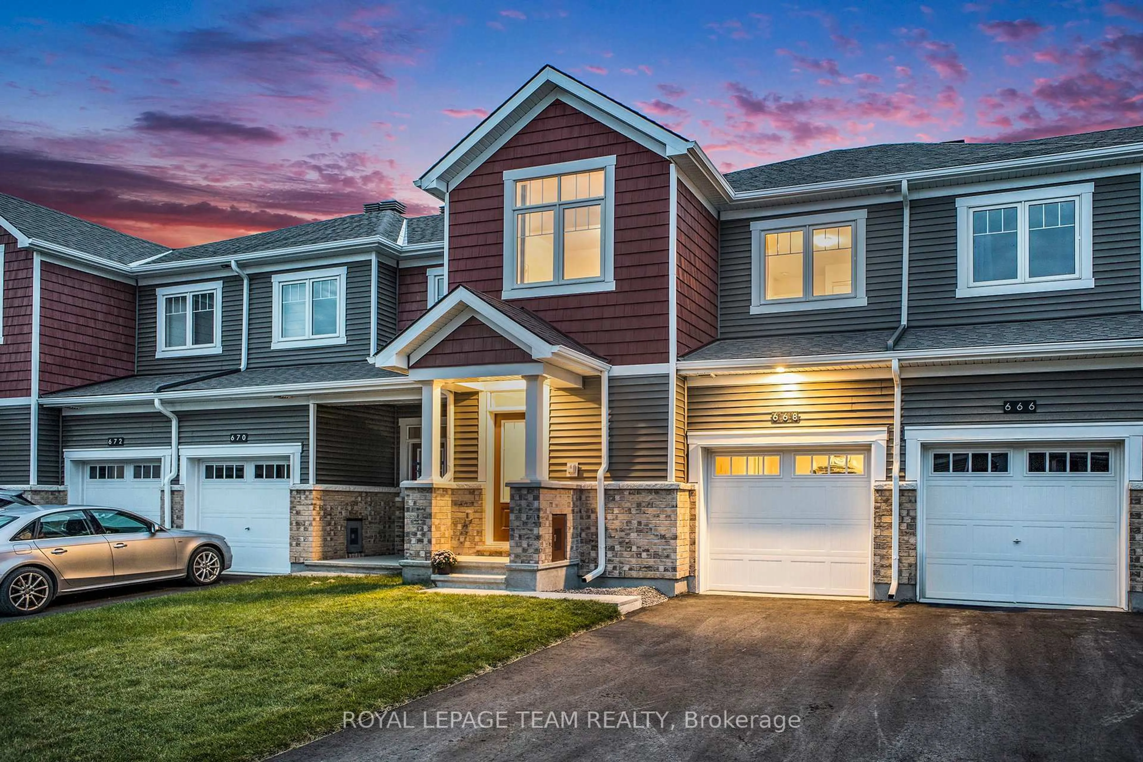 Home with vinyl exterior material, street for 668 Bronze Copper Cres, Richmond Ontario K0A 2Z0