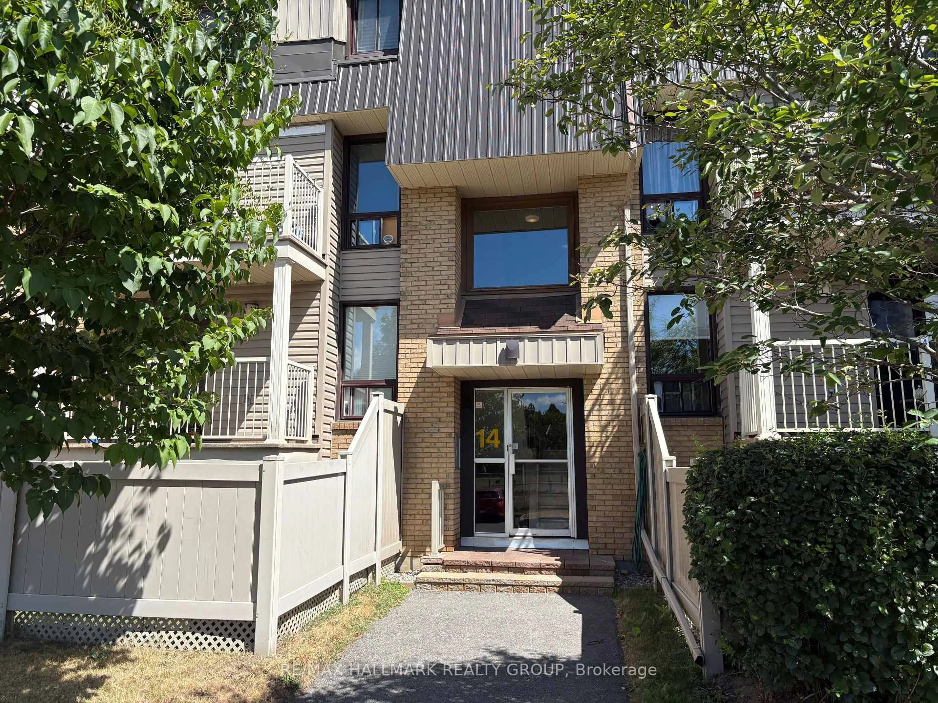 Unknown for 14 Sweetbriar Circ #4, Ottawa Ontario K2J 2K4