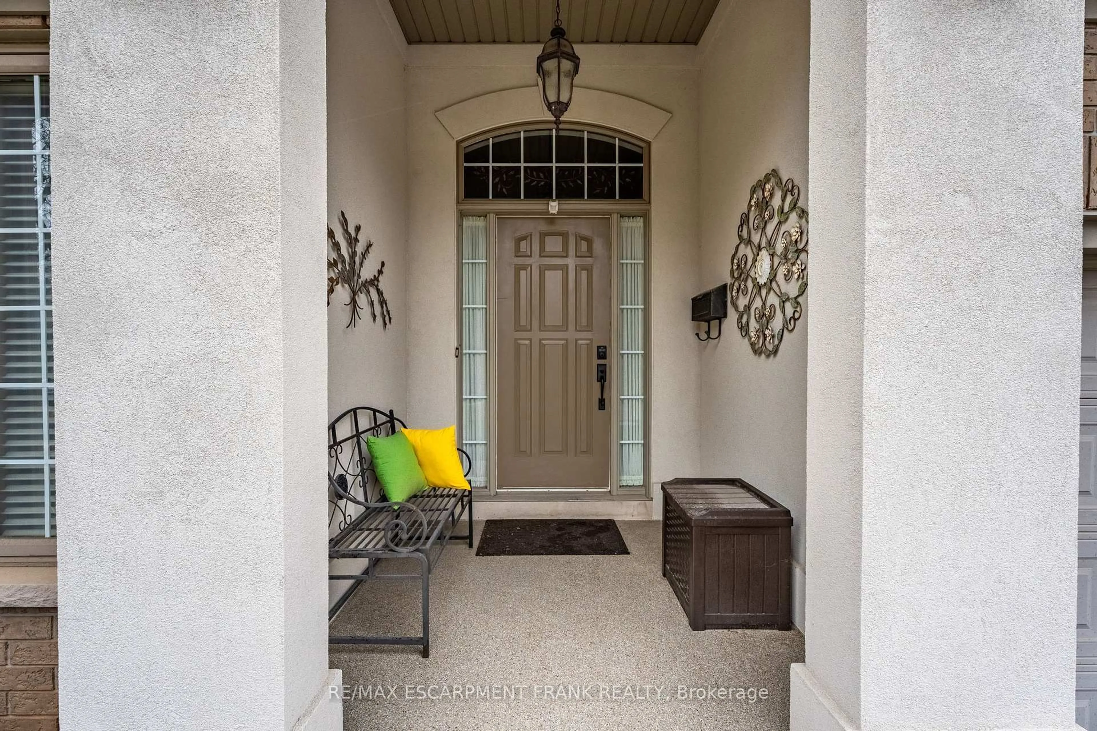 Indoor entryway for 345 Southcote Rd, Hamilton Ontario L9G 5C4