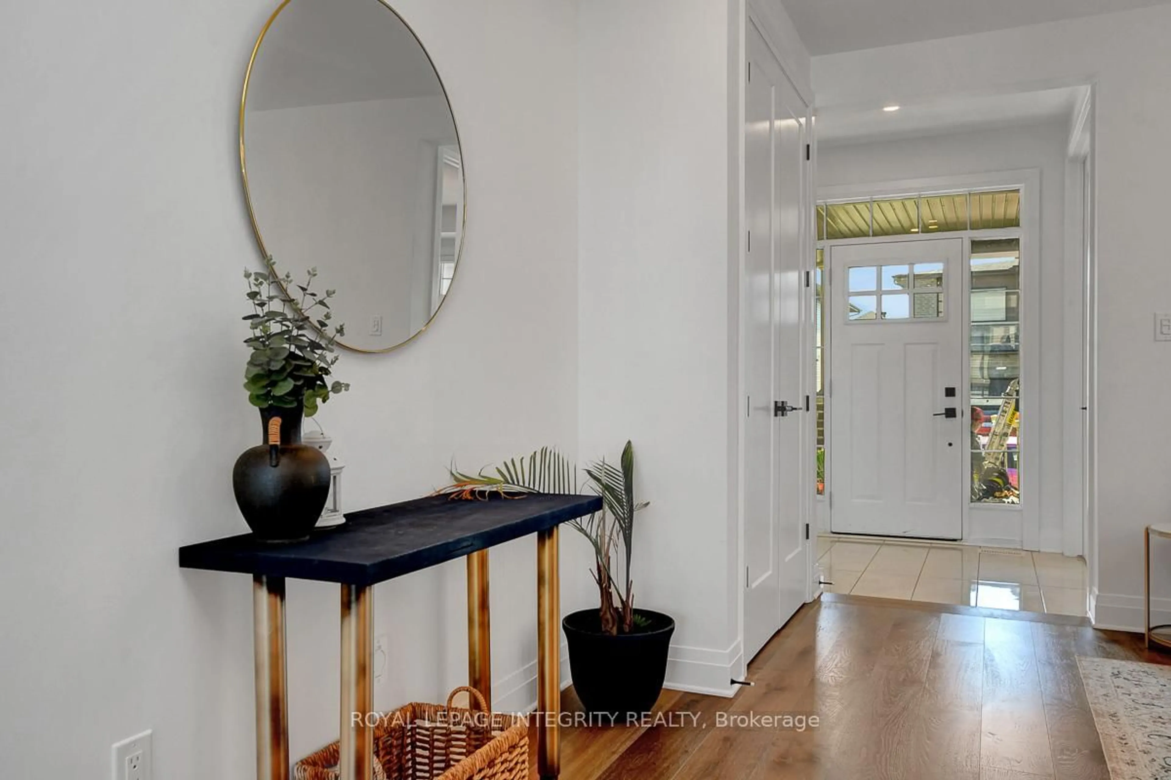 Indoor entryway for 275 Ginebik Way, Ottawa Ontario K1X 0H5