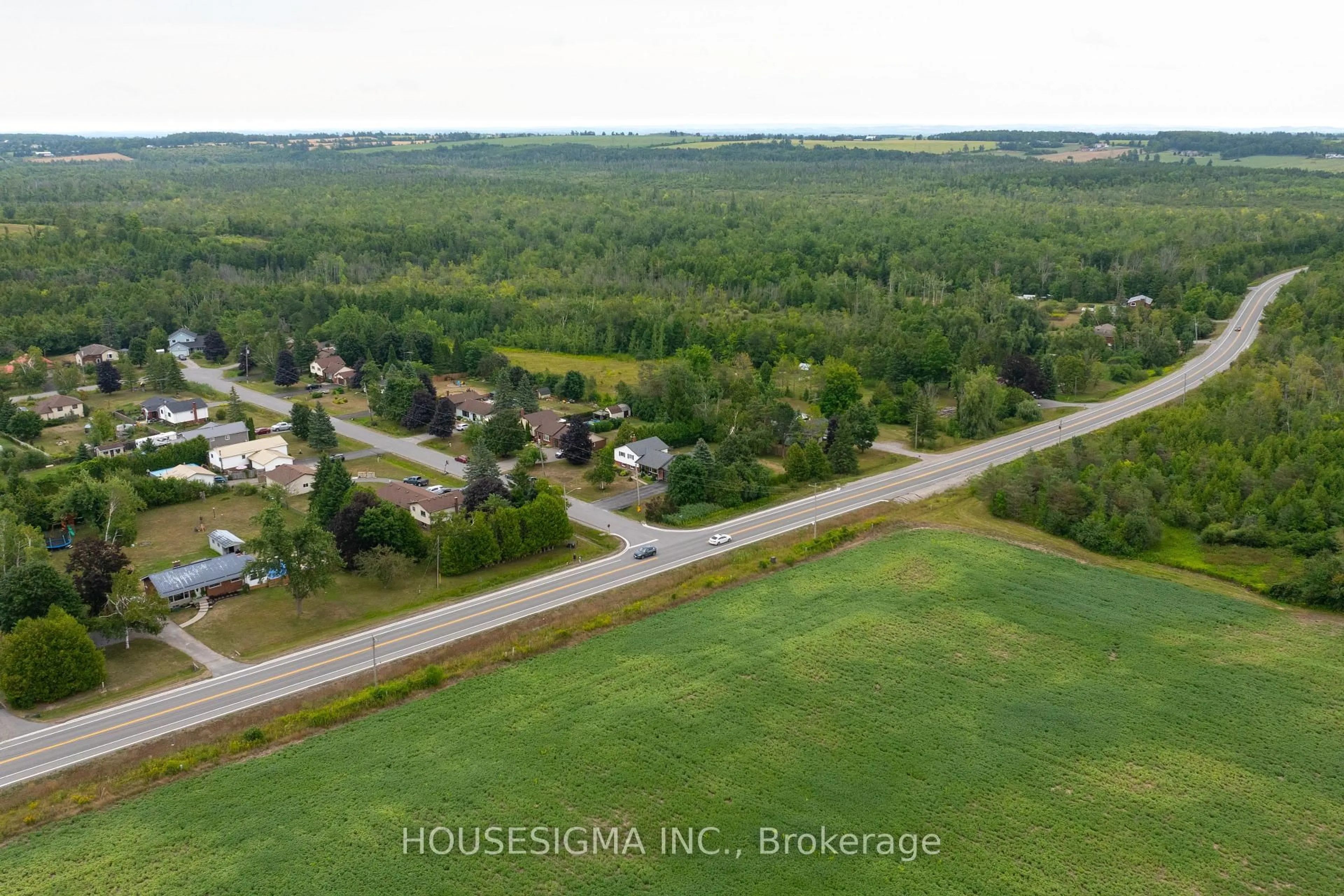 A pic from outside/outdoor area/front of a property/back of a property/a pic from drone, street for 925 Blue Jay St, Cavan Monaghan Ontario L0A 1C0