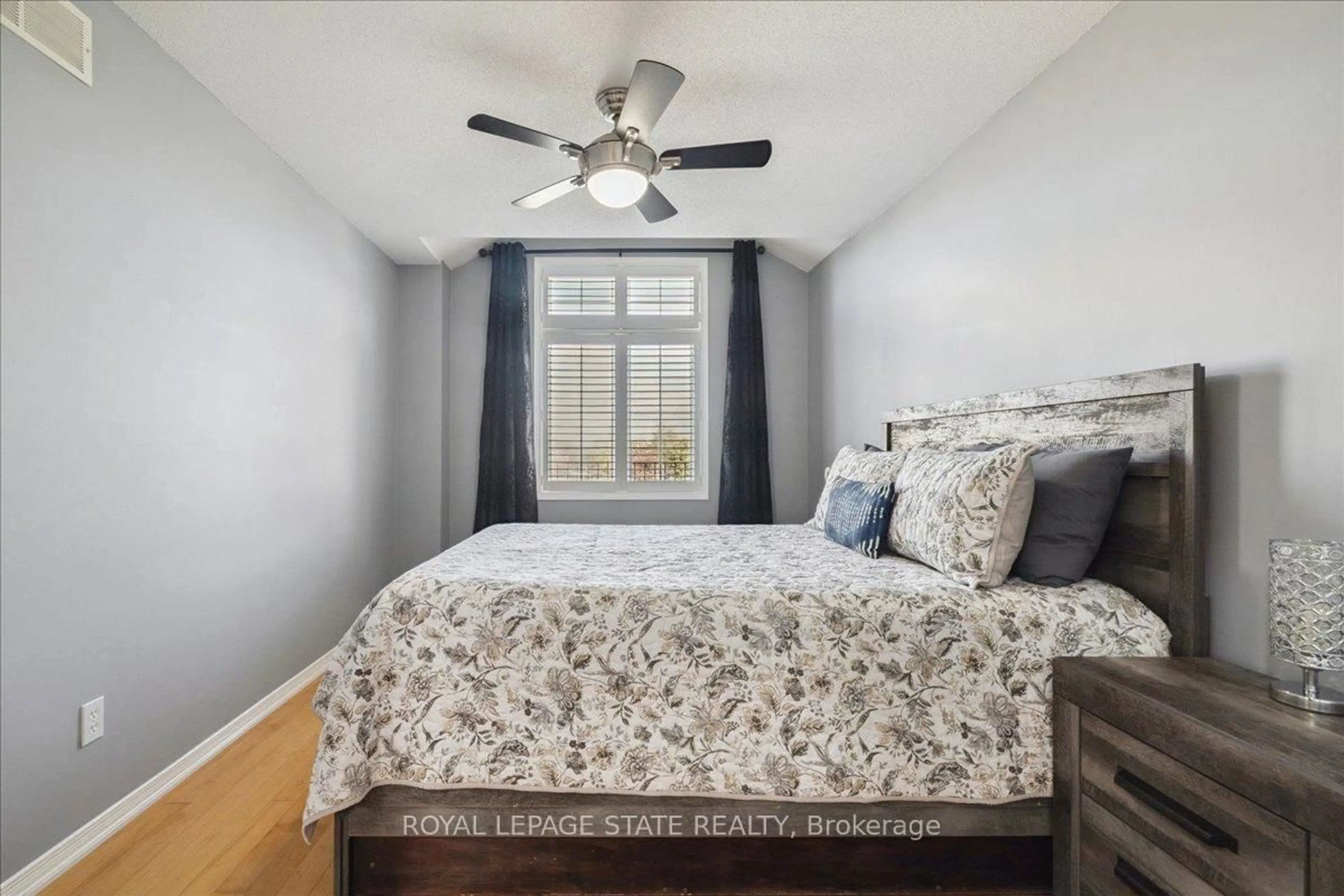 Bedroom with bed, unknown for 42 Meadow Wood Cres, Hamilton Ontario L8J 3Z8